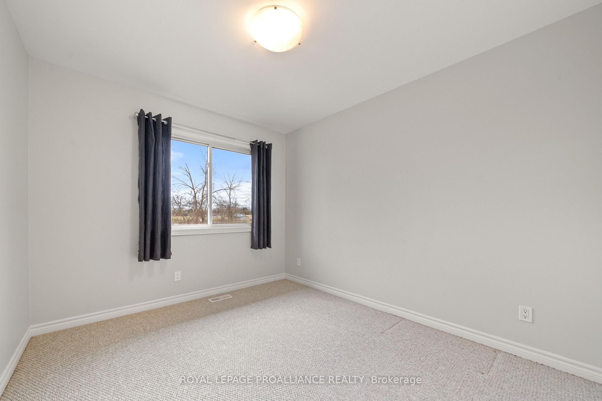 Photo 22 of 45 Ledgerock Court, Quinte West, Sidney Ward — HOMEH