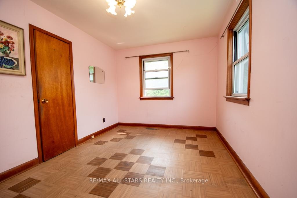 Photo 24 of 59 Queens Road, Whitby, Rural Whitby — HOMEH