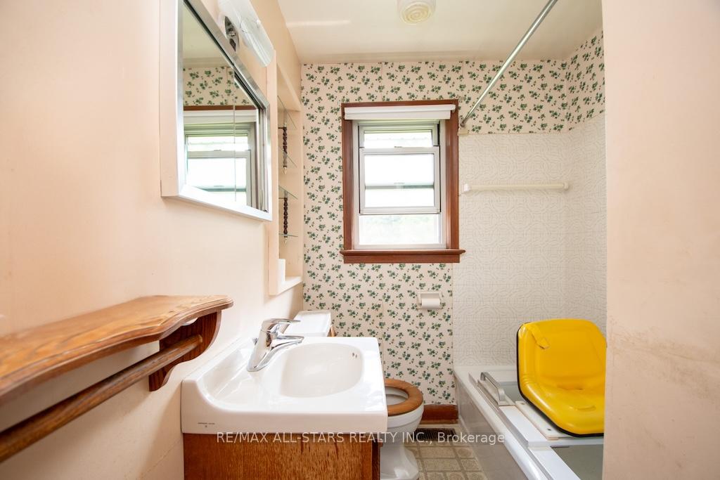 Photo 27 of 59 Queens Road, Whitby, Rural Whitby — HOMEH