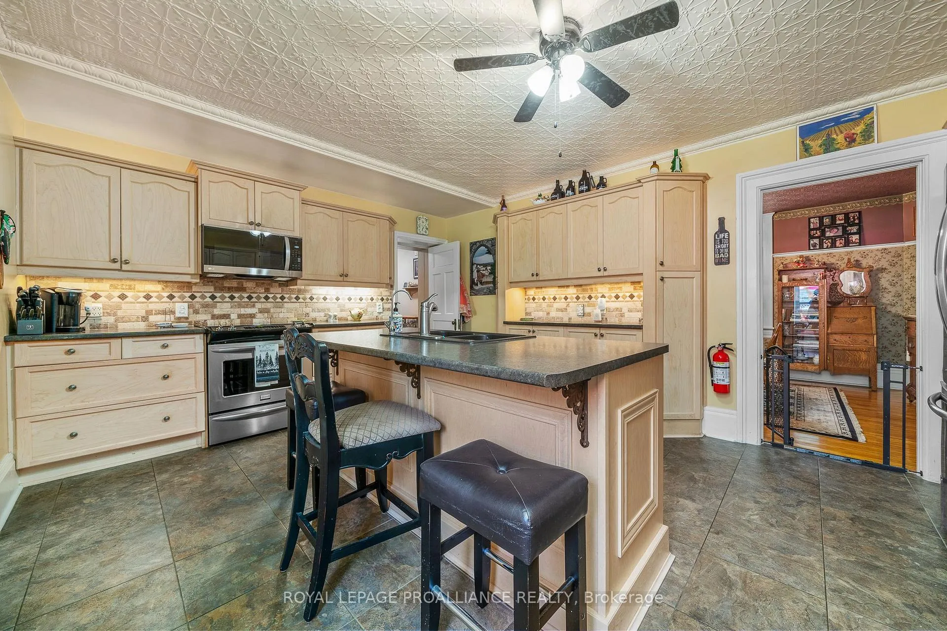 Photo 12 of 41 King Street, Prince Edward County, Picton Ward — HOMEH