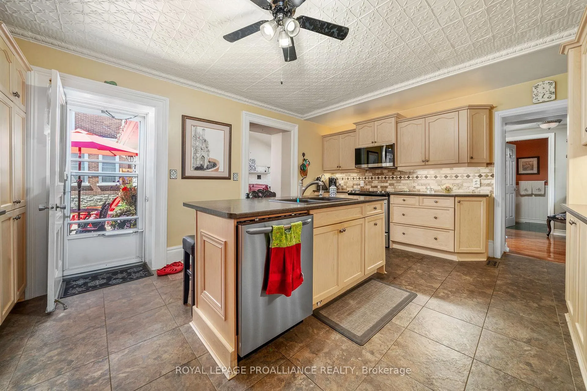 Photo 13 of 41 King Street, Prince Edward County, Picton Ward — HOMEH