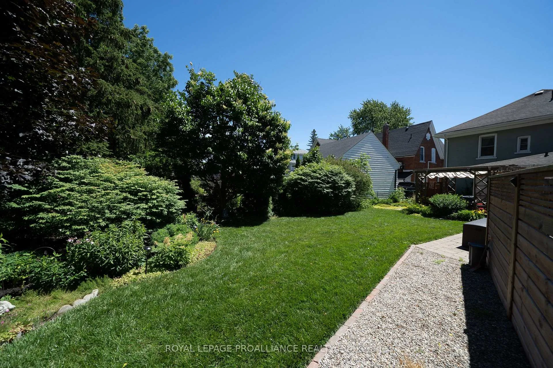 Photo 34 of 41 King Street, Prince Edward County, Picton Ward — HOMEH