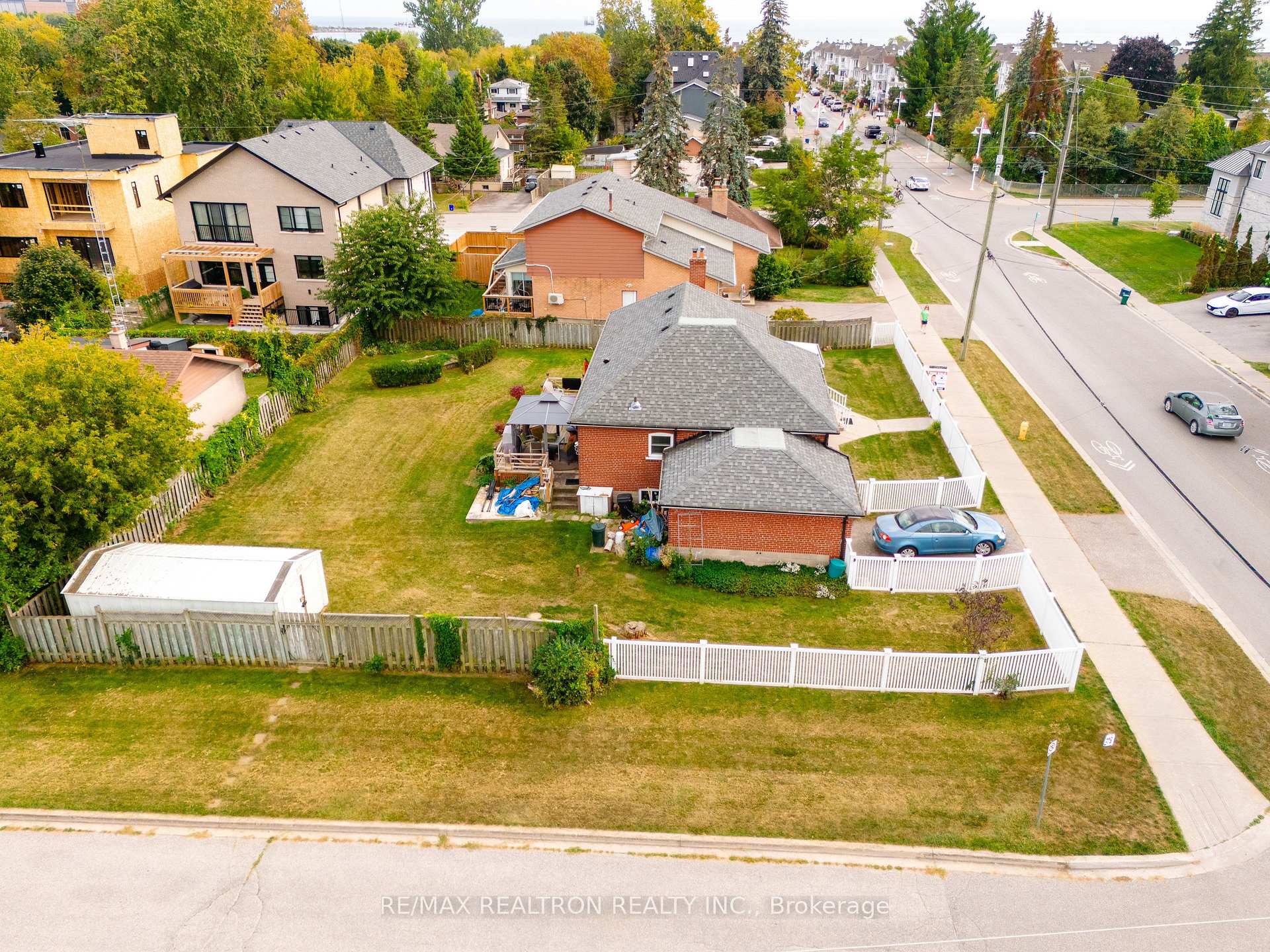 Photo 2 of 675 Liverpool Road, Pickering, Bay Ridges — HOMEH