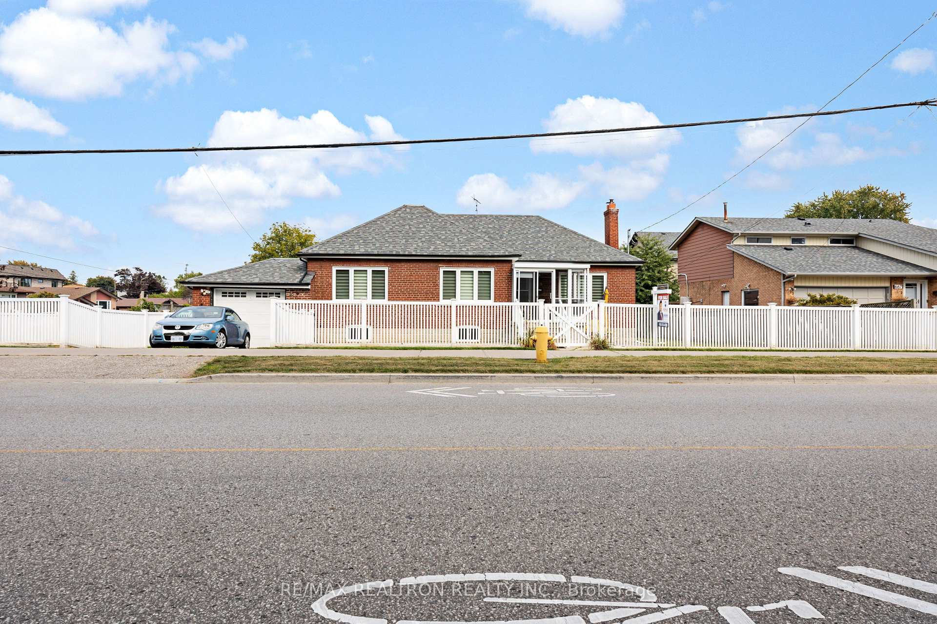 Photo 3 of 675 Liverpool Road, Pickering, Bay Ridges — HOMEH