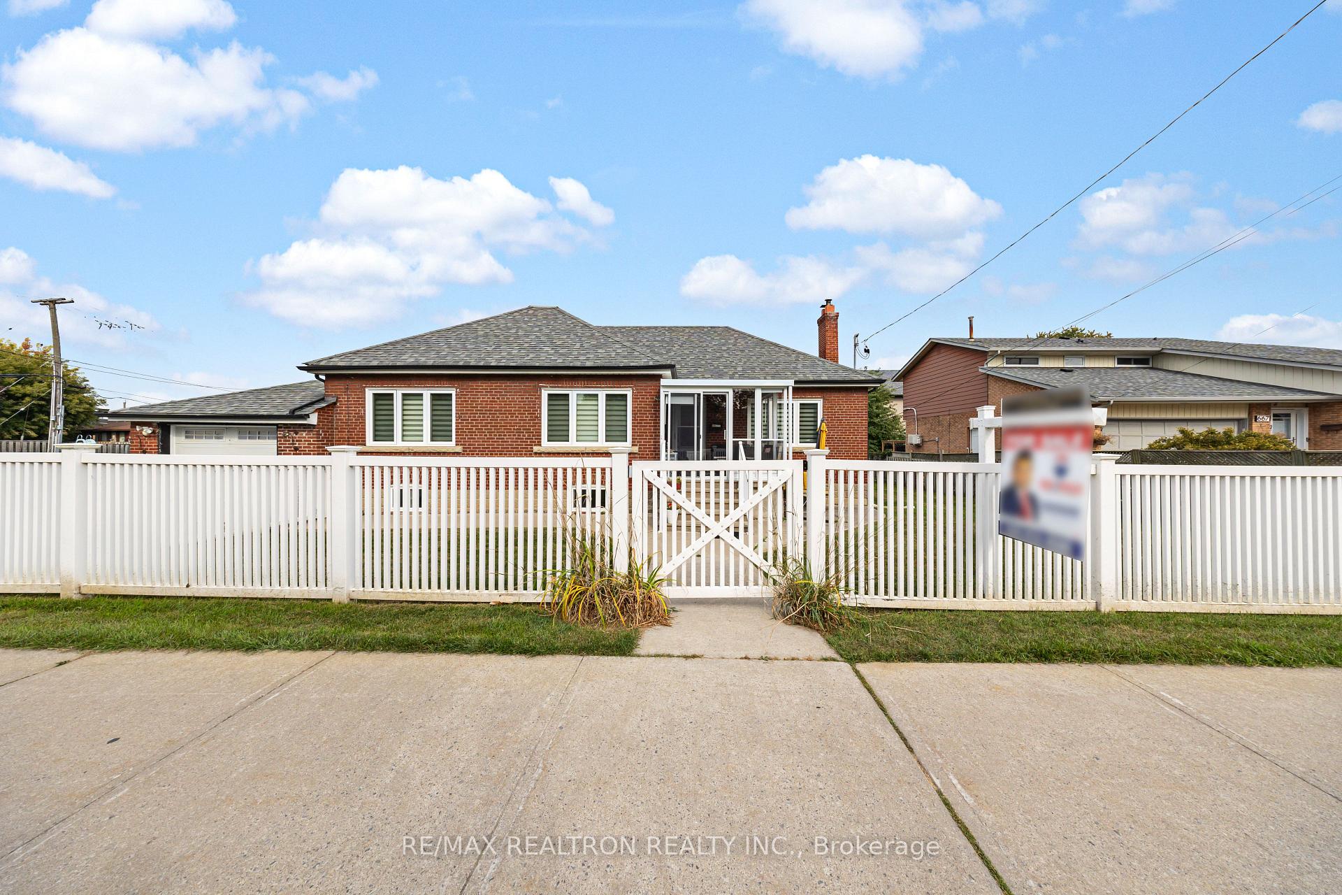 Photo 4 of 675 Liverpool Road, Pickering, Bay Ridges — HOMEH