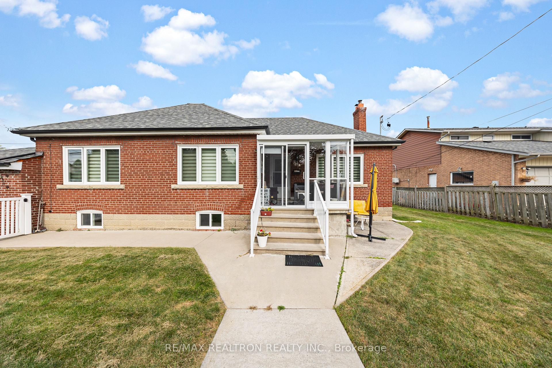 Photo 5 of 675 Liverpool Road, Pickering, Bay Ridges — HOMEH