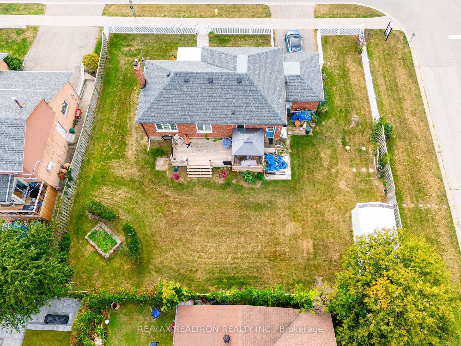 Photo 15 of 675 Liverpool Road, Pickering, Bay Ridges — HOMEH