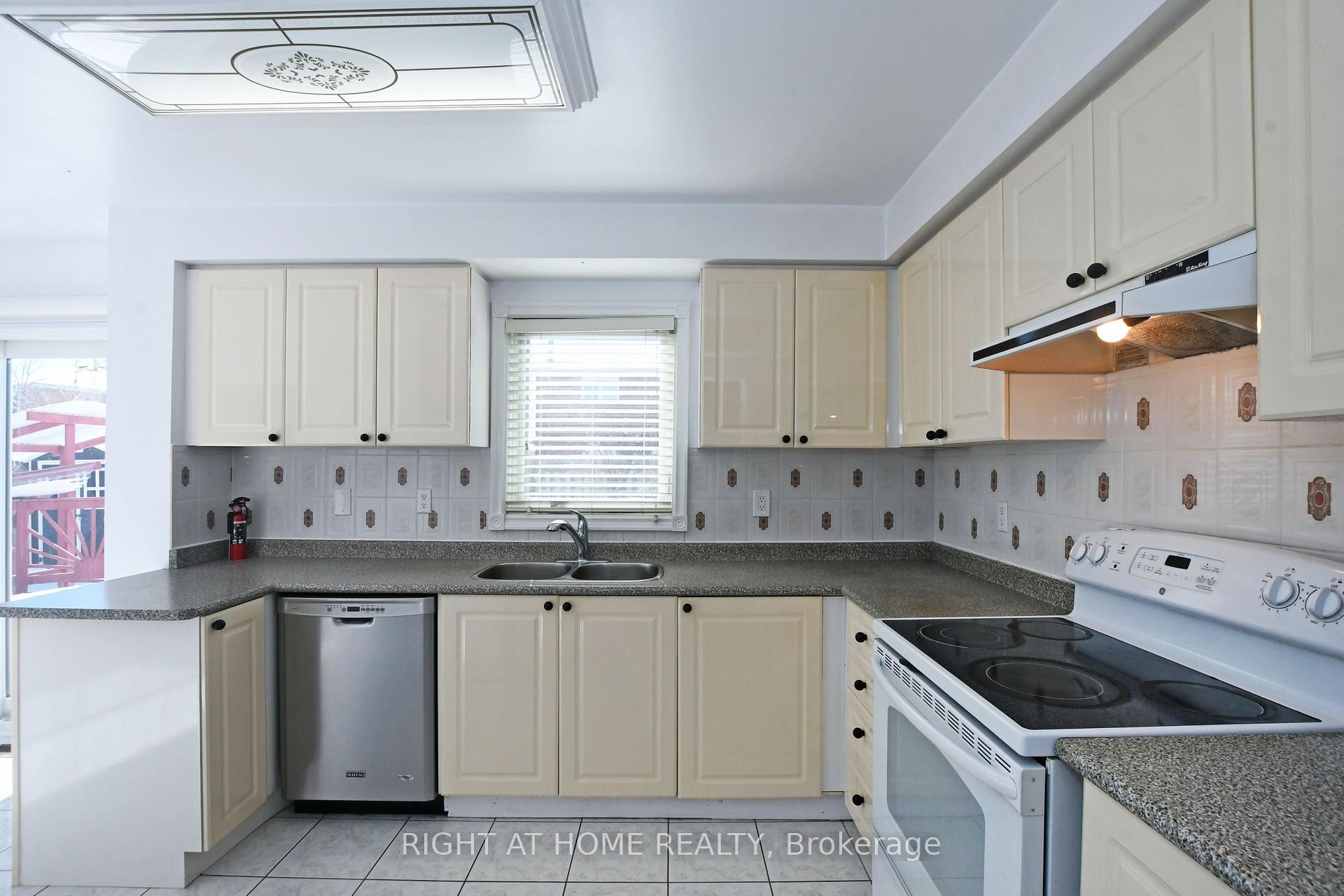 Photo 10 of 53 Mandel Crescent, Richmond Hill, Devonsleigh — HOMEH
