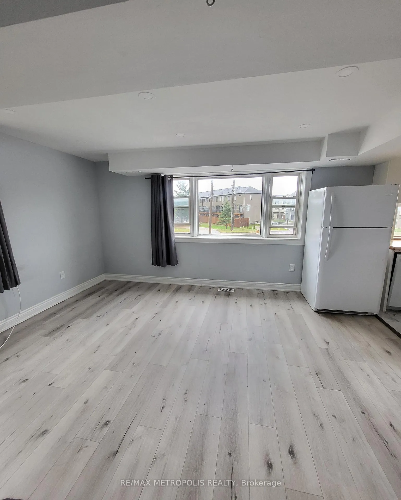 Photo 2 of Unit 1, 531 Essa Road, Barrie, Holly — HOMEH