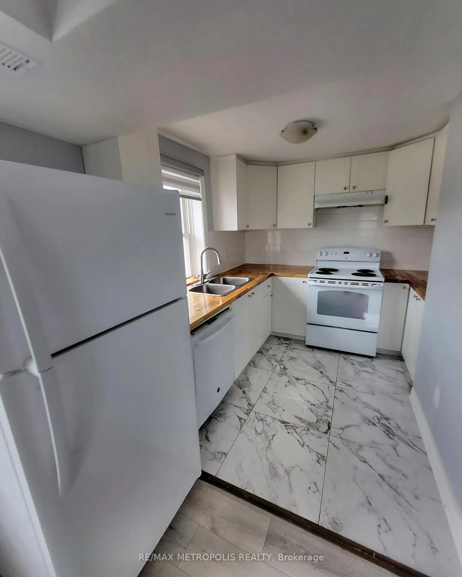 Photo 7 of Unit 1, 531 Essa Road, Barrie, Holly — HOMEH