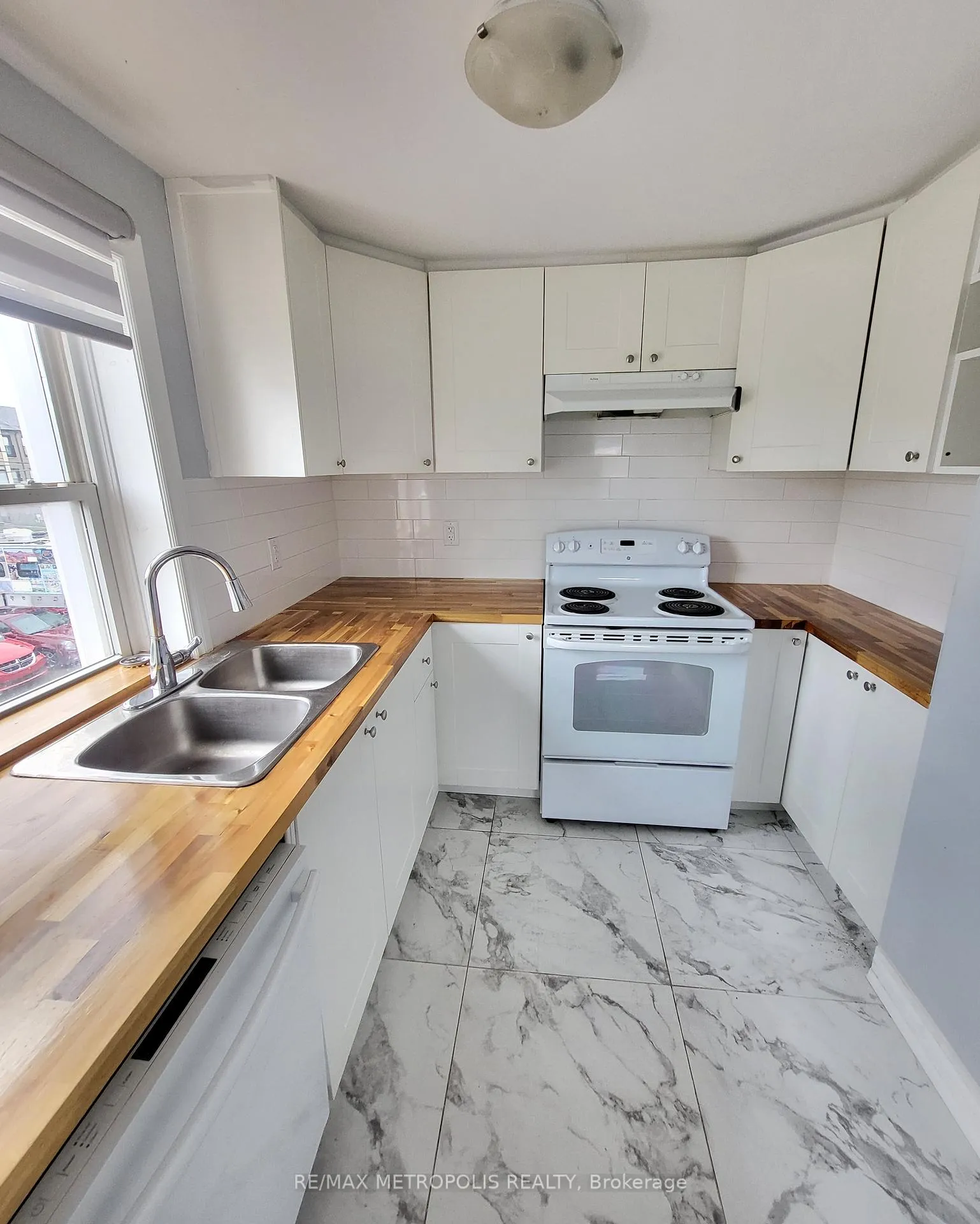 Photo 8 of Unit 1, 531 Essa Road, Barrie, Holly — HOMEH