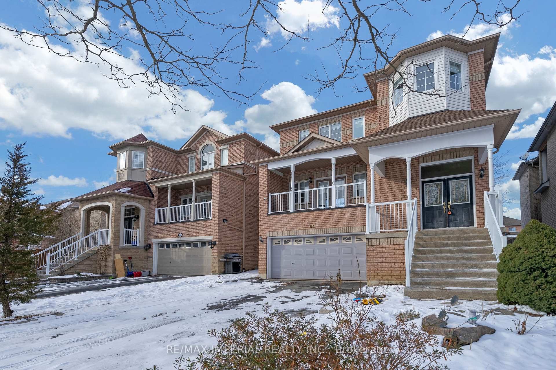 Photo 3 of 82 Santa Maria Trail, Vaughan, Vellore Village — HOMEH