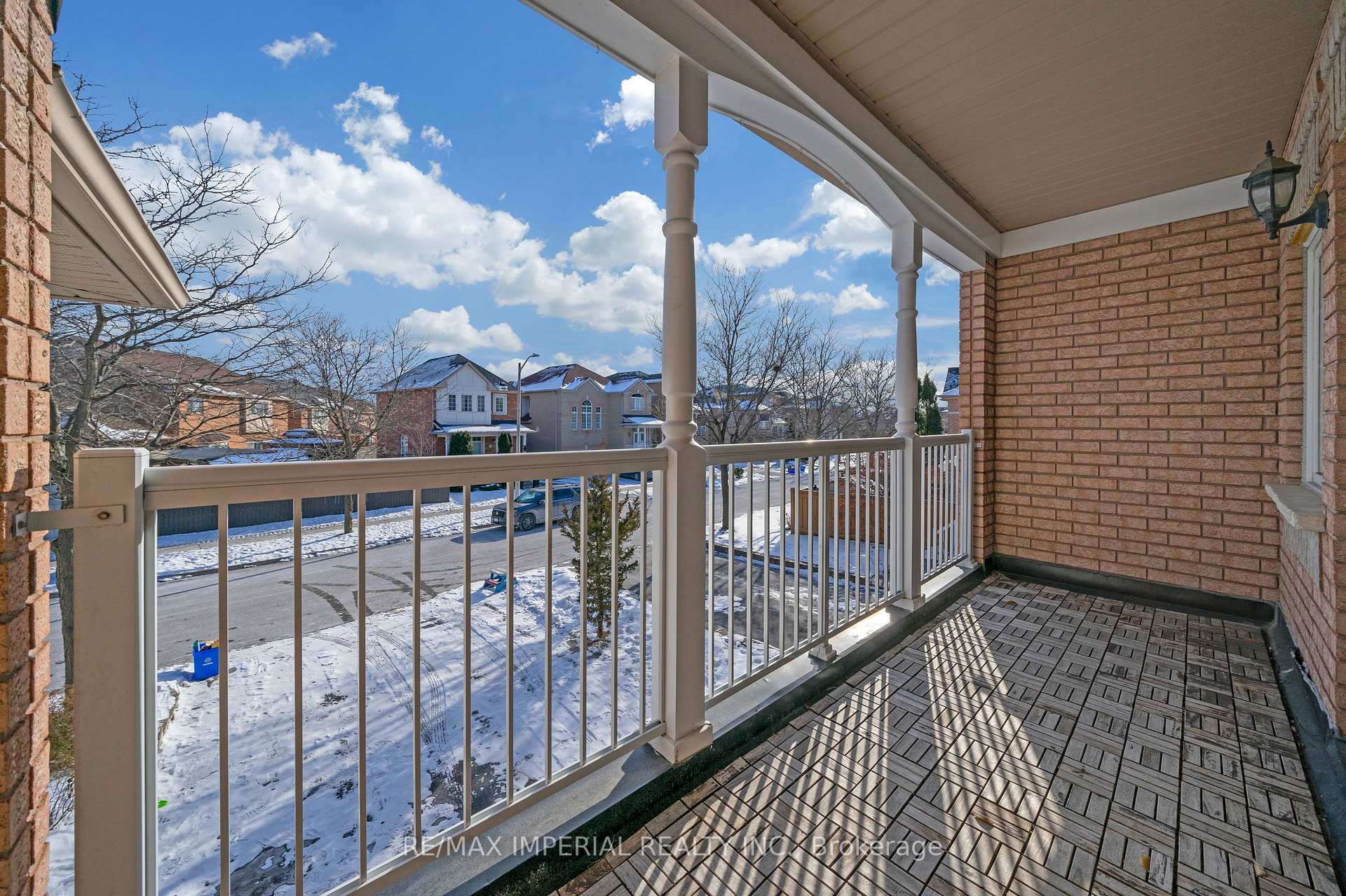 Photo 9 of 82 Santa Maria Trail, Vaughan, Vellore Village — HOMEH