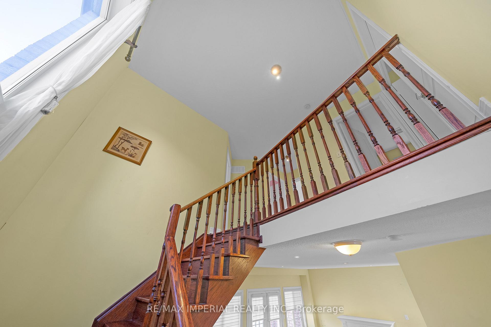 Photo 20 of 82 Santa Maria Trail, Vaughan, Vellore Village — HOMEH