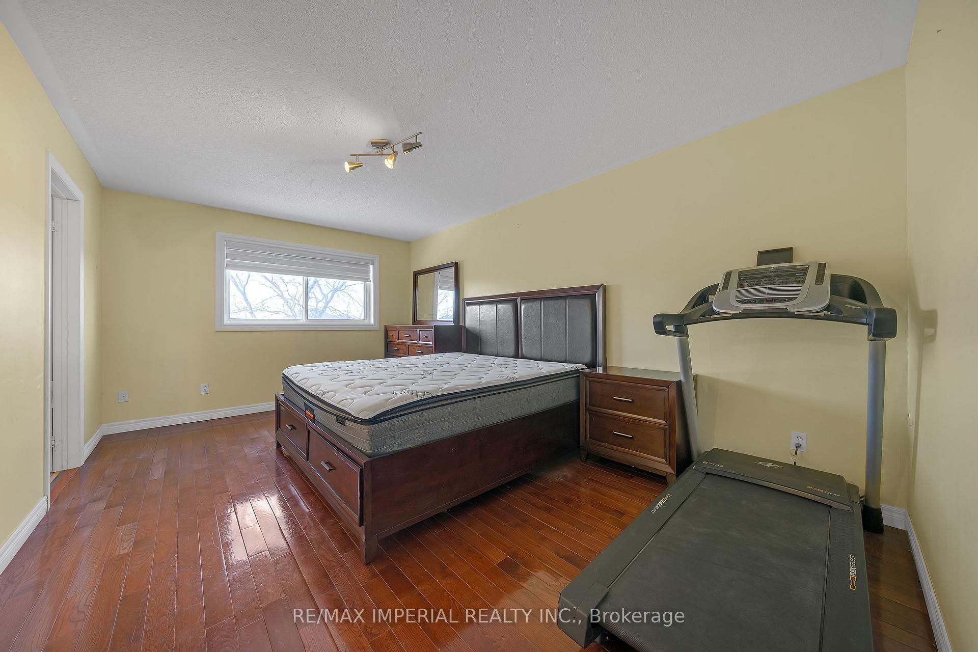Photo 23 of 82 Santa Maria Trail, Vaughan, Vellore Village — HOMEH