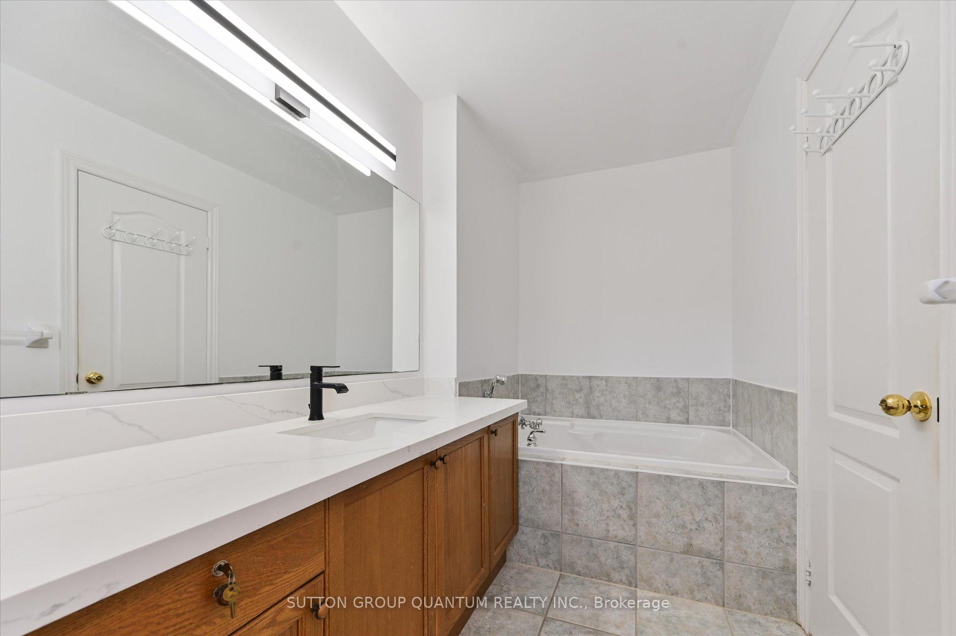 Photo 19 of 59 Marshview Avenue, Aurora, Bayview Northeast — HOMEH