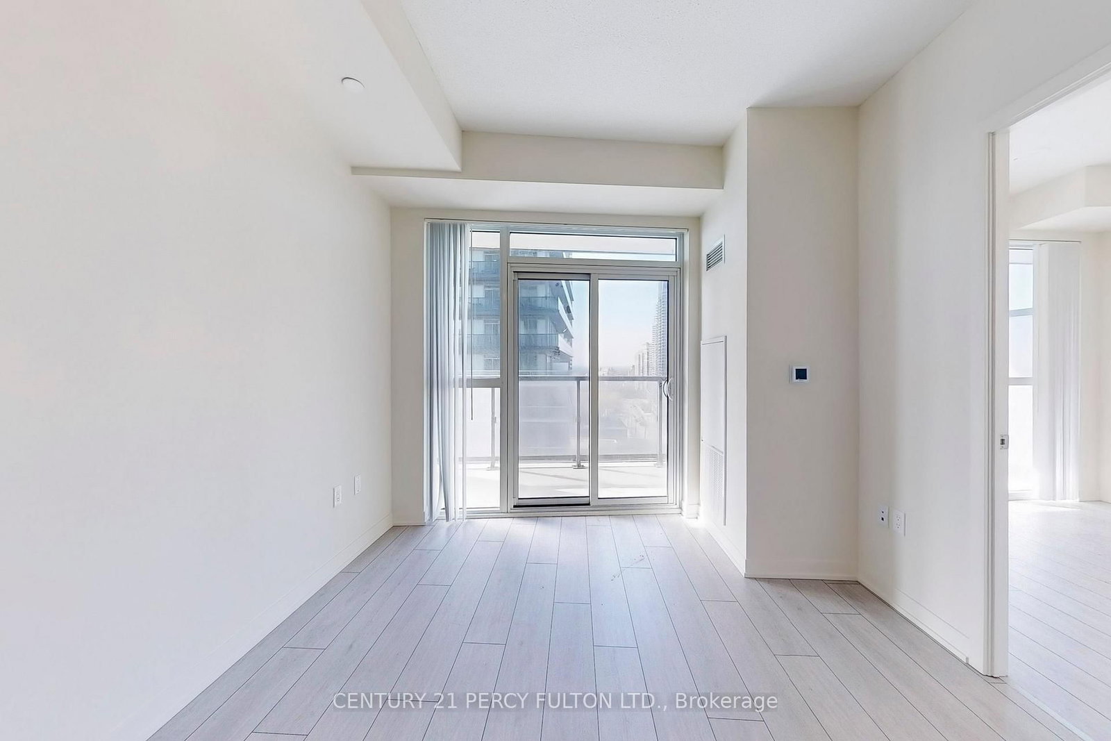 Photo 7 of Unit 1907, 38 Annie Craig Dr W, Etobicoke, Mimico — HOMEH