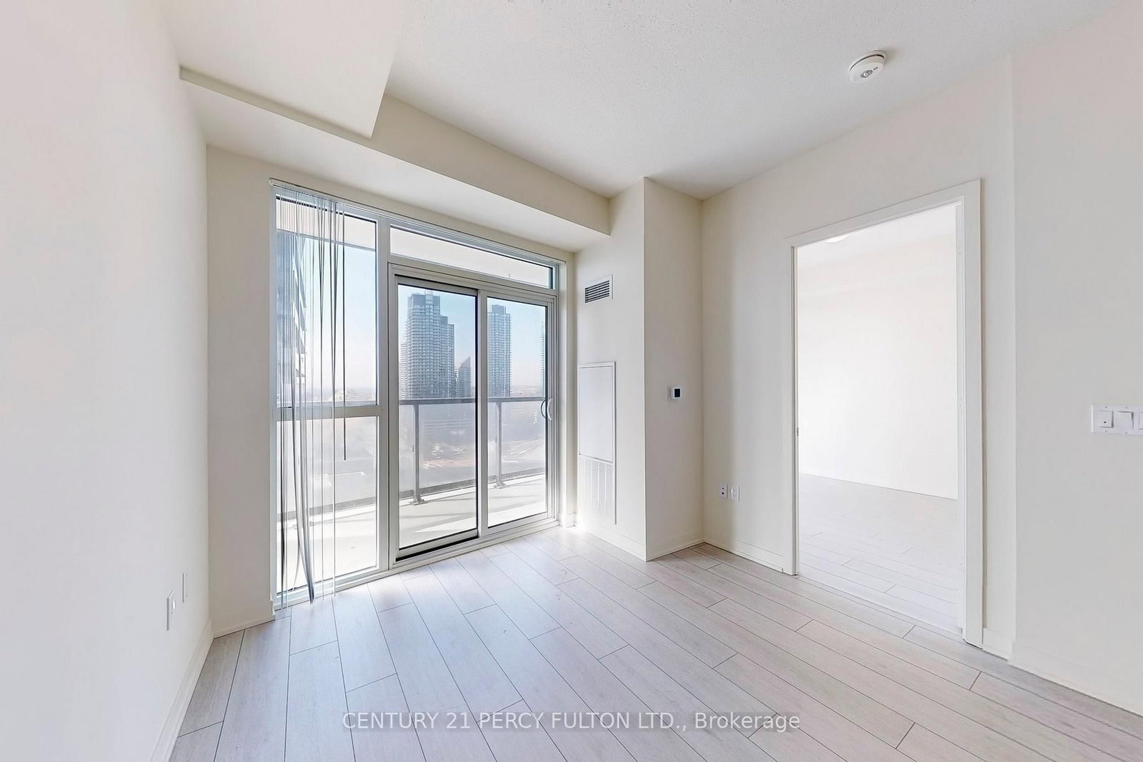Photo 6 of Unit 1907, 38 Annie Craig Dr W, Etobicoke, Mimico — HOMEH