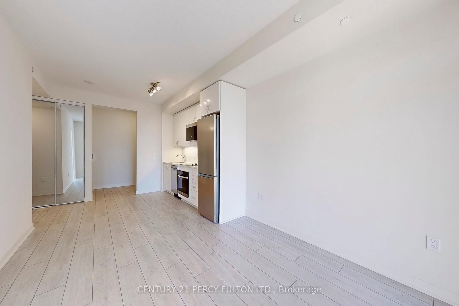 Photo 9 of Unit 1907, 38 Annie Craig Dr W, Etobicoke, Mimico — HOMEH