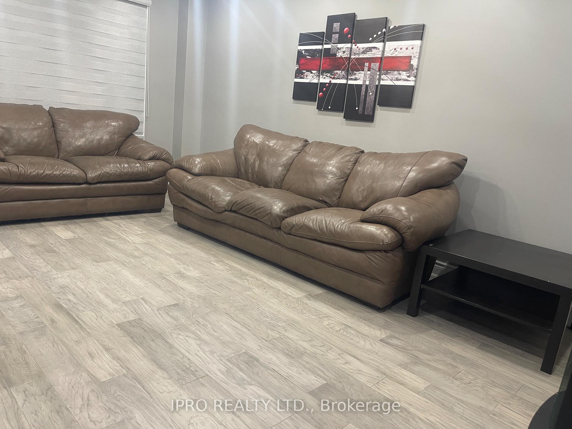 Photo 3 of 27 Silver Arrow Crescent, Vaughan, Maple — HOMEH