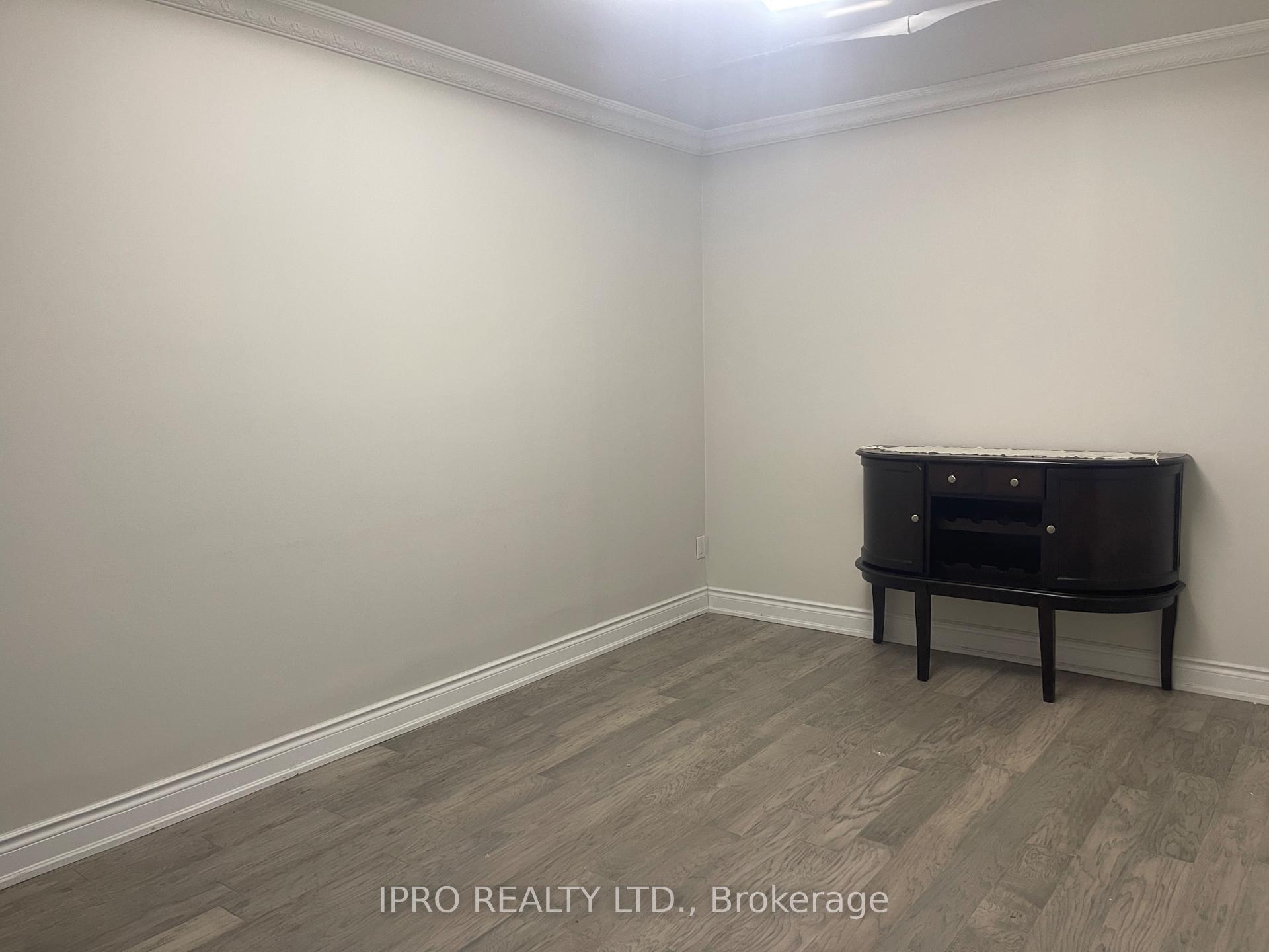 Photo 4 of 27 Silver Arrow Crescent, Vaughan, Maple — HOMEH