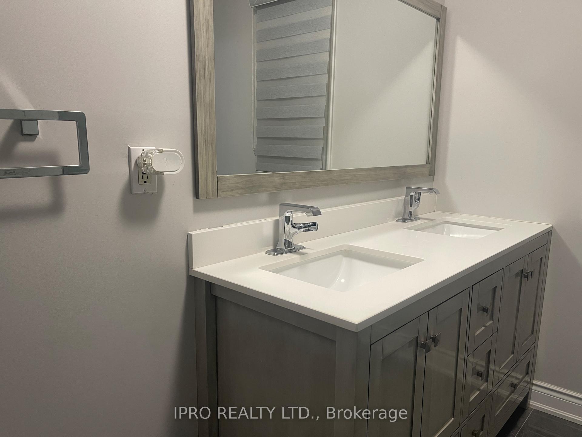 Photo 14 of 27 Silver Arrow Crescent, Vaughan, Maple — HOMEH
