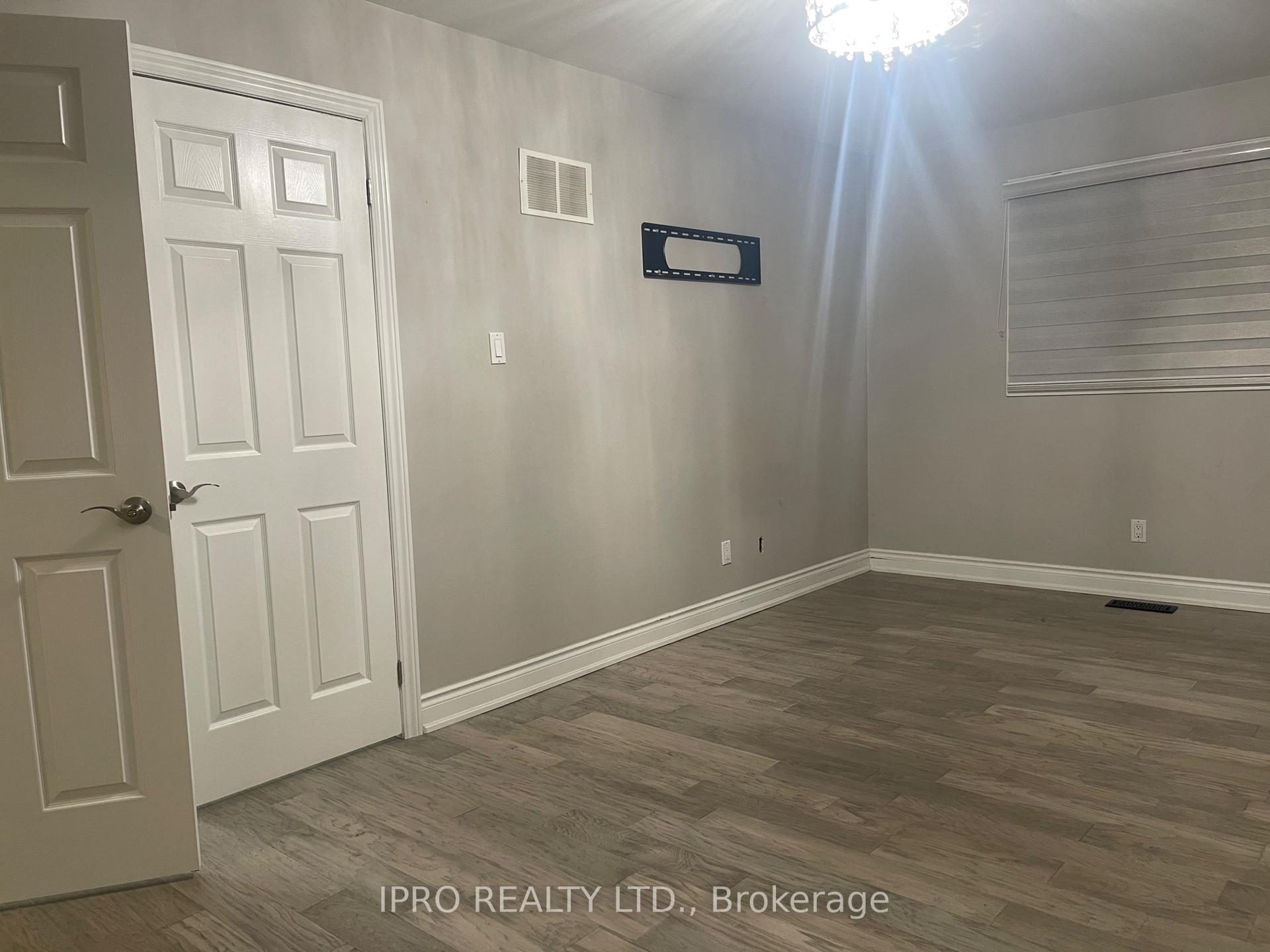 Photo 16 of 27 Silver Arrow Crescent, Vaughan, Maple — HOMEH
