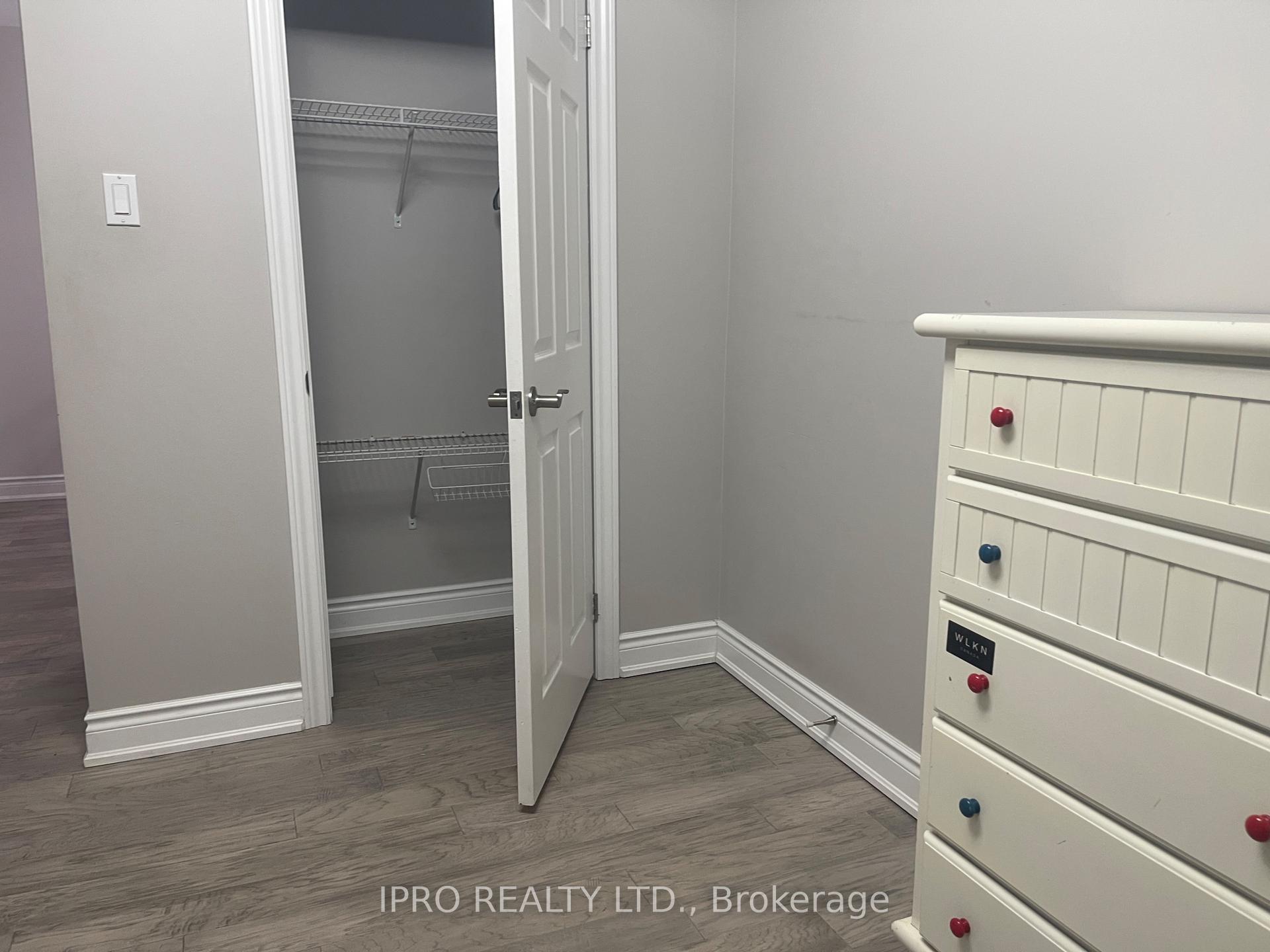 Photo 17 of 27 Silver Arrow Crescent, Vaughan, Maple — HOMEH