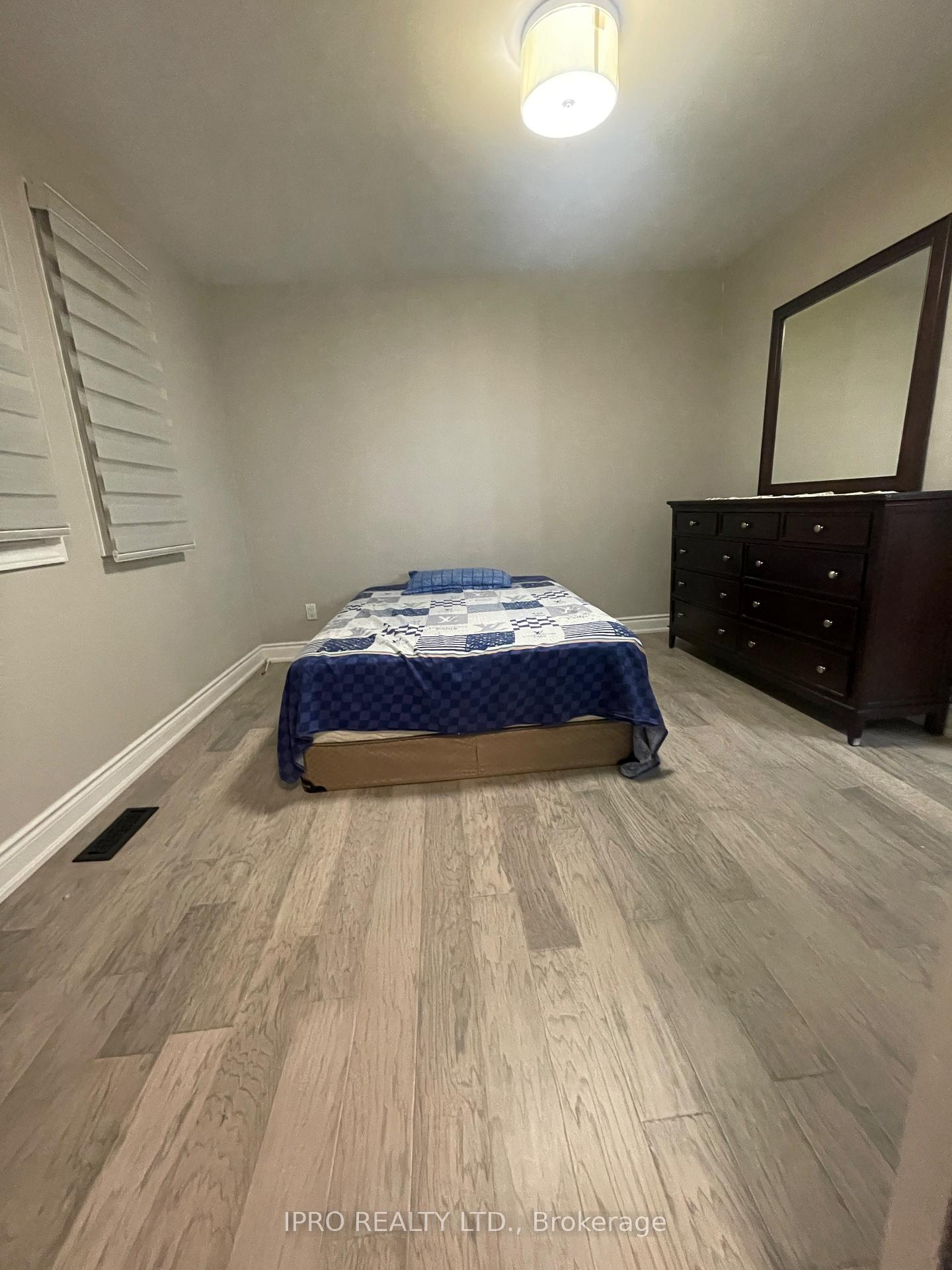 Photo 20 of 27 Silver Arrow Crescent, Vaughan, Maple — HOMEH