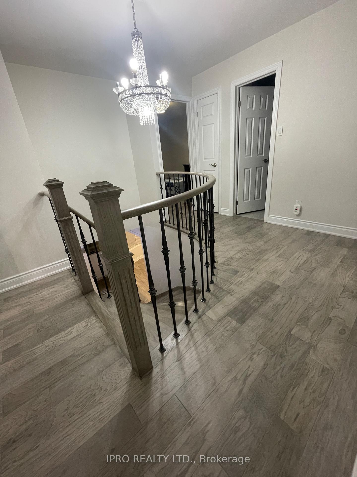Photo 23 of 27 Silver Arrow Crescent, Vaughan, Maple — HOMEH