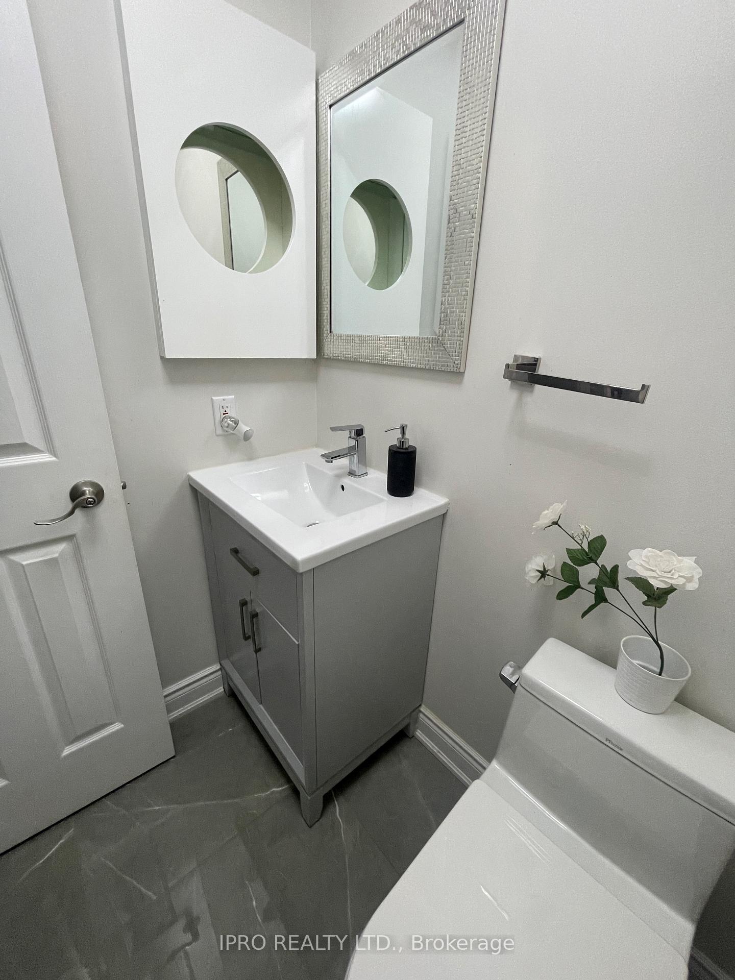Photo 26 of 27 Silver Arrow Crescent, Vaughan, Maple — HOMEH