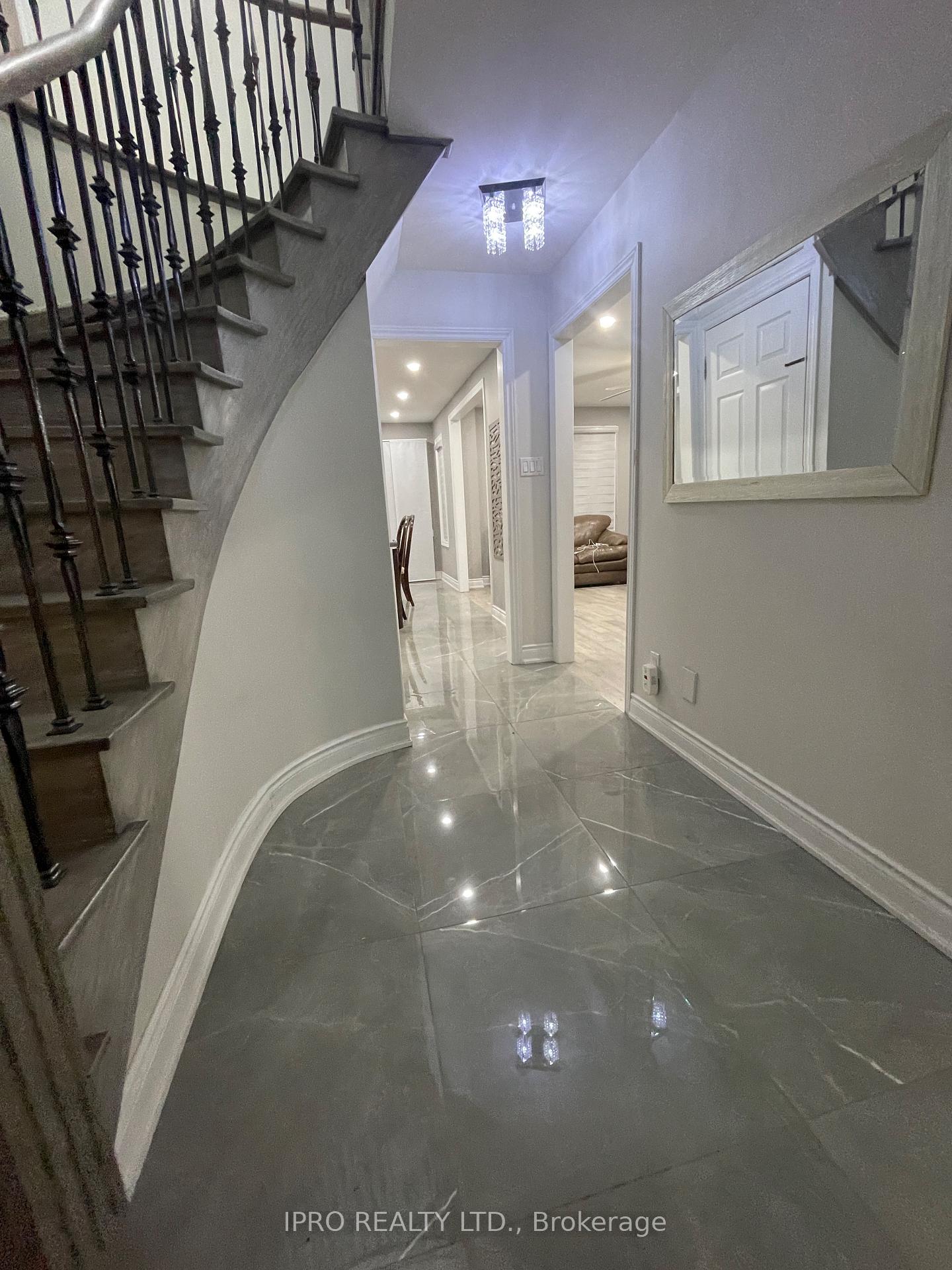 Photo 28 of 27 Silver Arrow Crescent, Vaughan, Maple — HOMEH