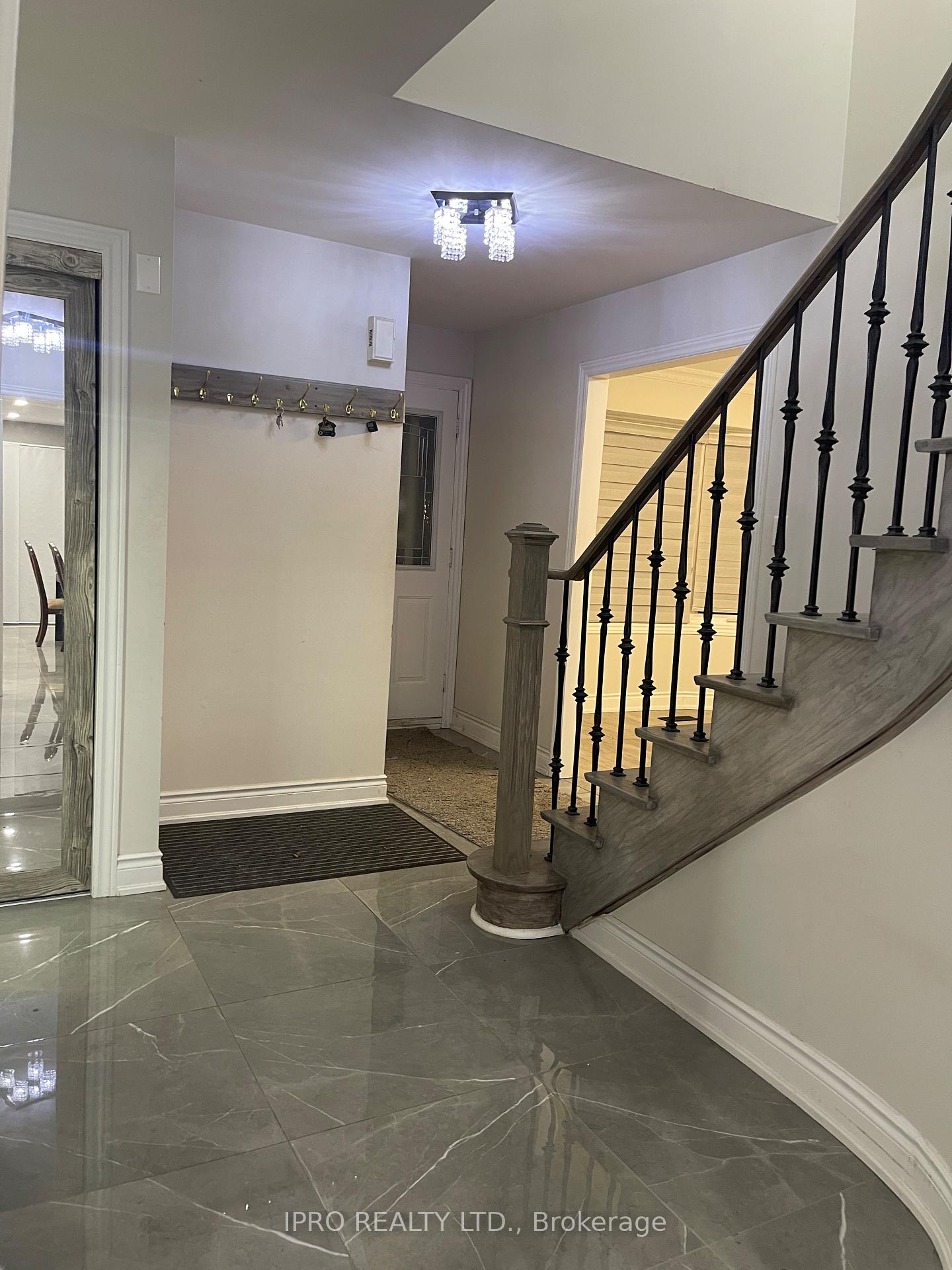 Photo 33 of 27 Silver Arrow Crescent, Vaughan, Maple — HOMEH