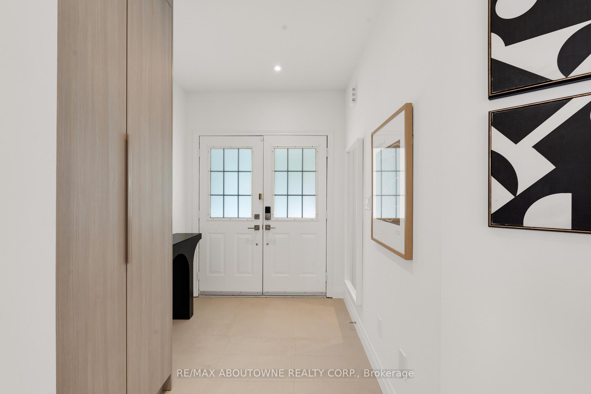 Photo 3 of 26 Starr Crescent, Aurora, Bayview Northeast — HOMEH