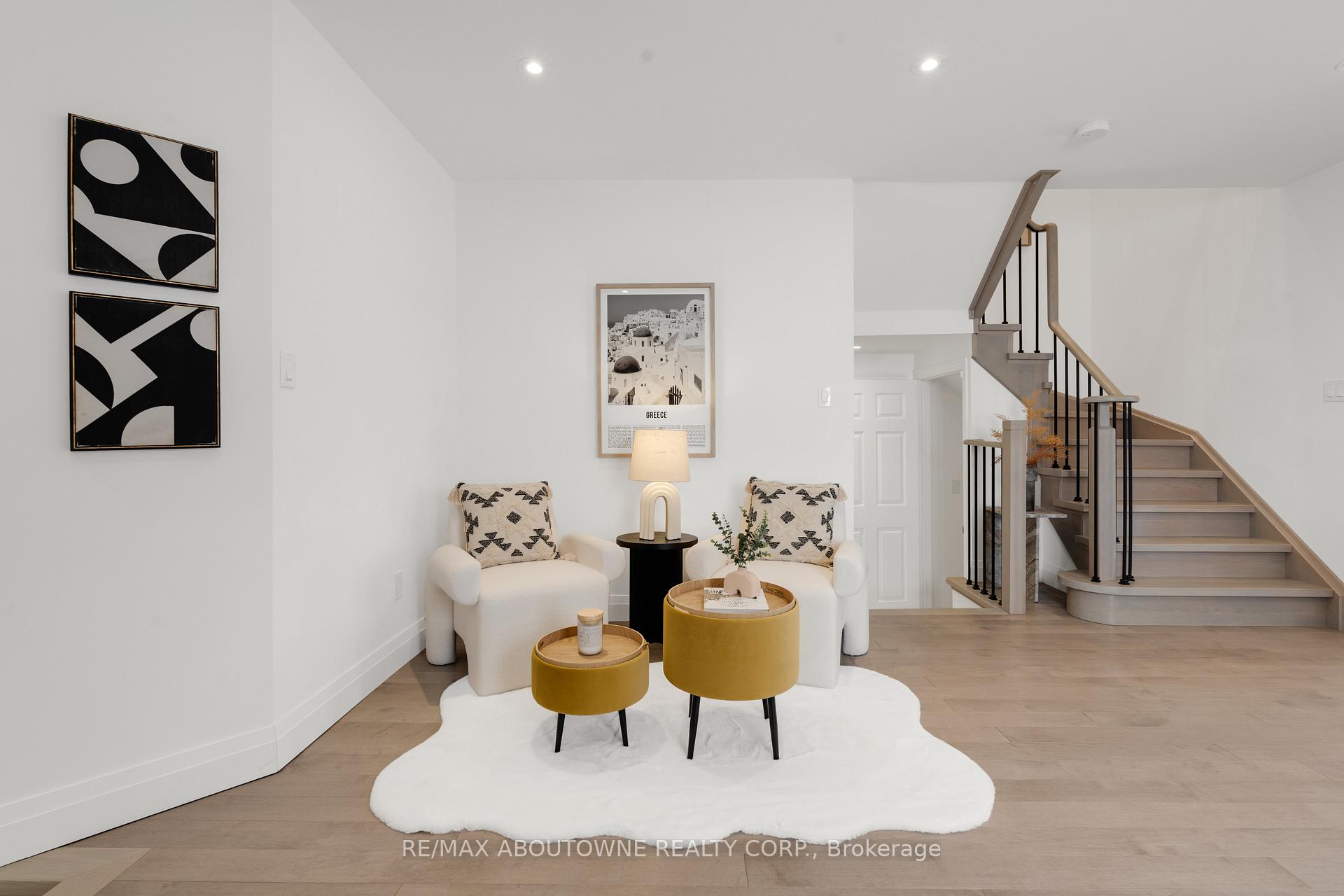 Photo 5 of 26 Starr Crescent, Aurora, Bayview Northeast — HOMEH