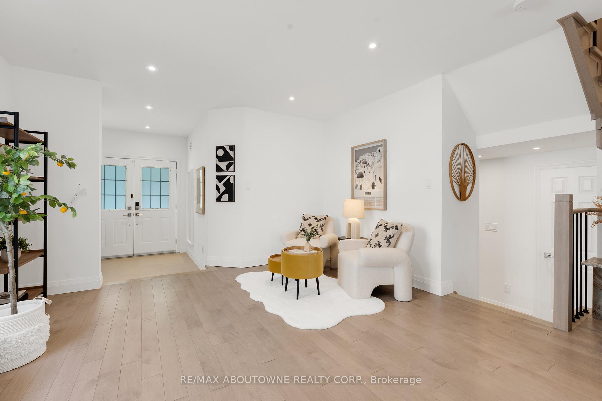 Photo 9 of 26 Starr Crescent, Aurora, Bayview Northeast — HOMEH