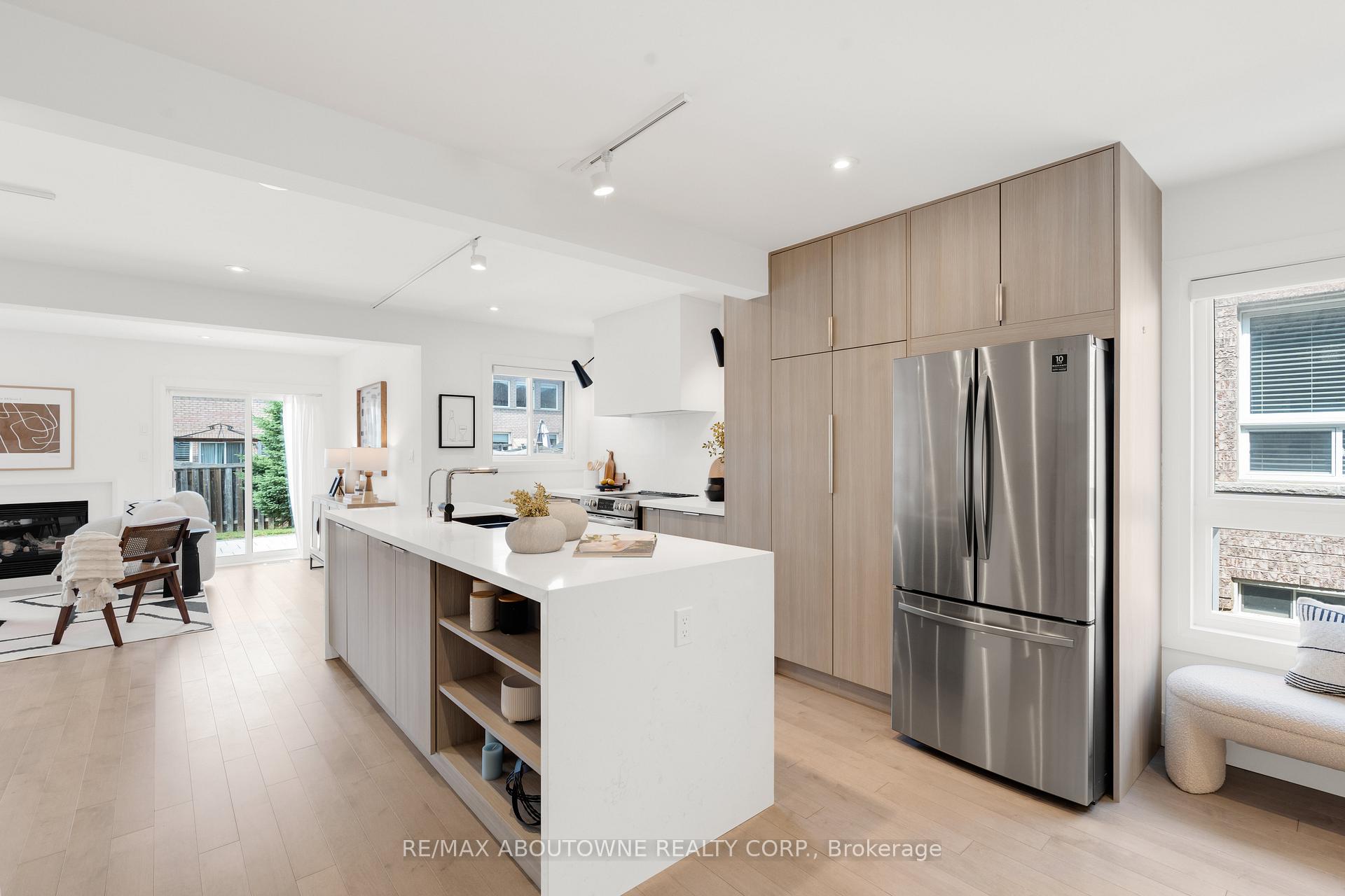Photo 7 of 26 Starr Crescent, Aurora, Bayview Northeast — HOMEH