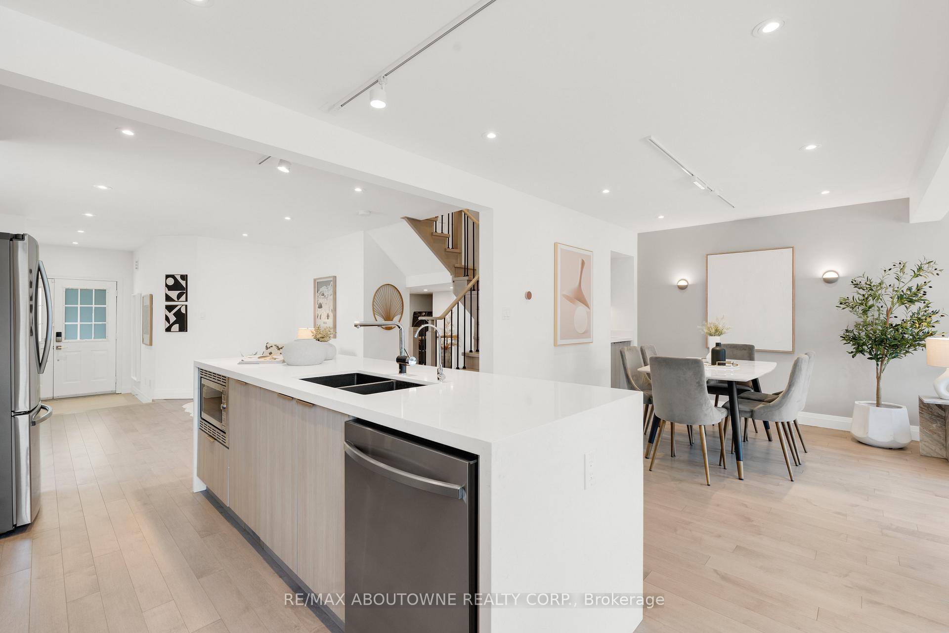 Photo 11 of 26 Starr Crescent, Aurora, Bayview Northeast — HOMEH