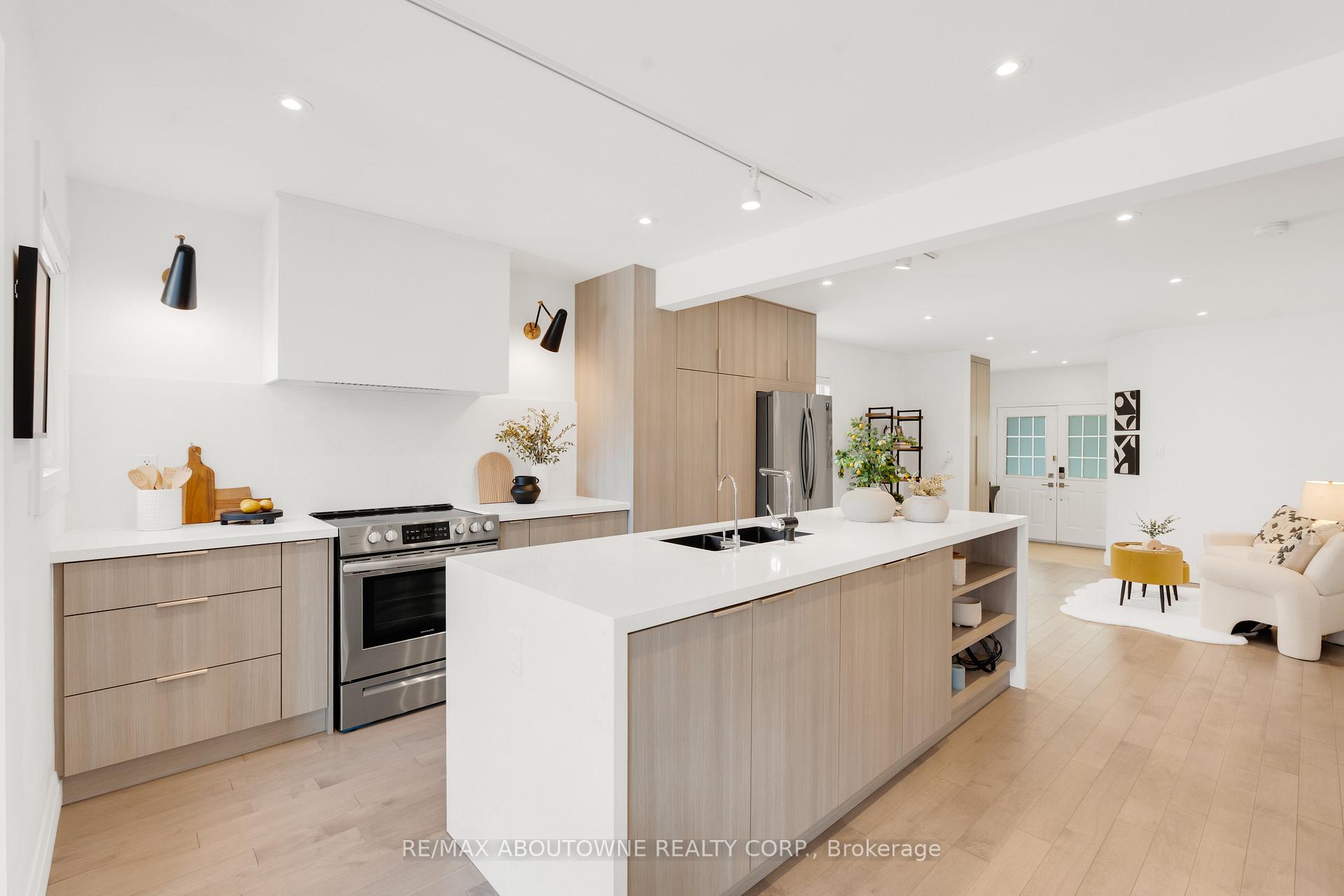 Photo 10 of 26 Starr Crescent, Aurora, Bayview Northeast — HOMEH