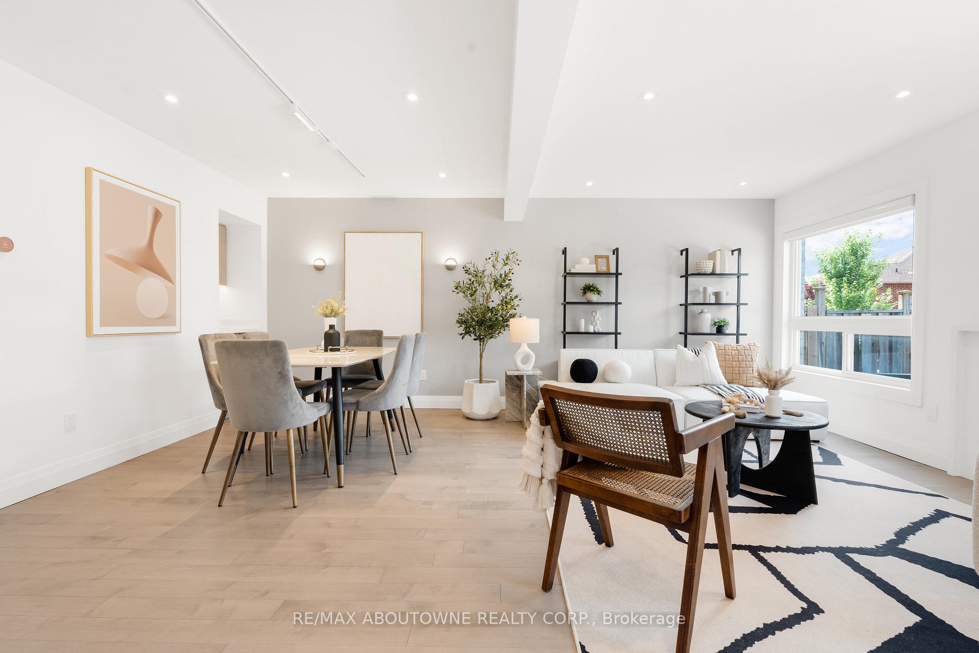 Photo 14 of 26 Starr Crescent, Aurora, Bayview Northeast — HOMEH