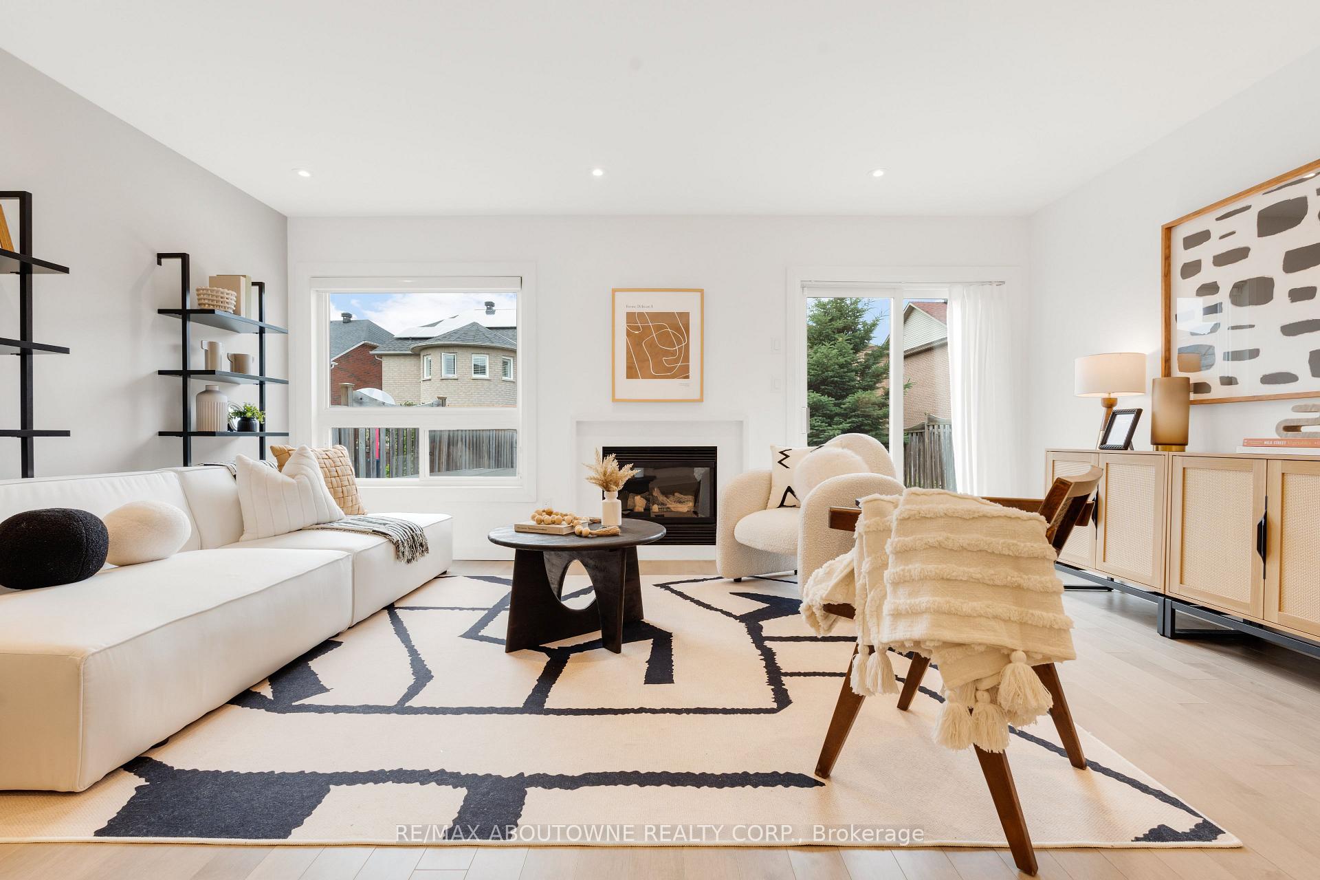 Photo 17 of 26 Starr Crescent, Aurora, Bayview Northeast — HOMEH