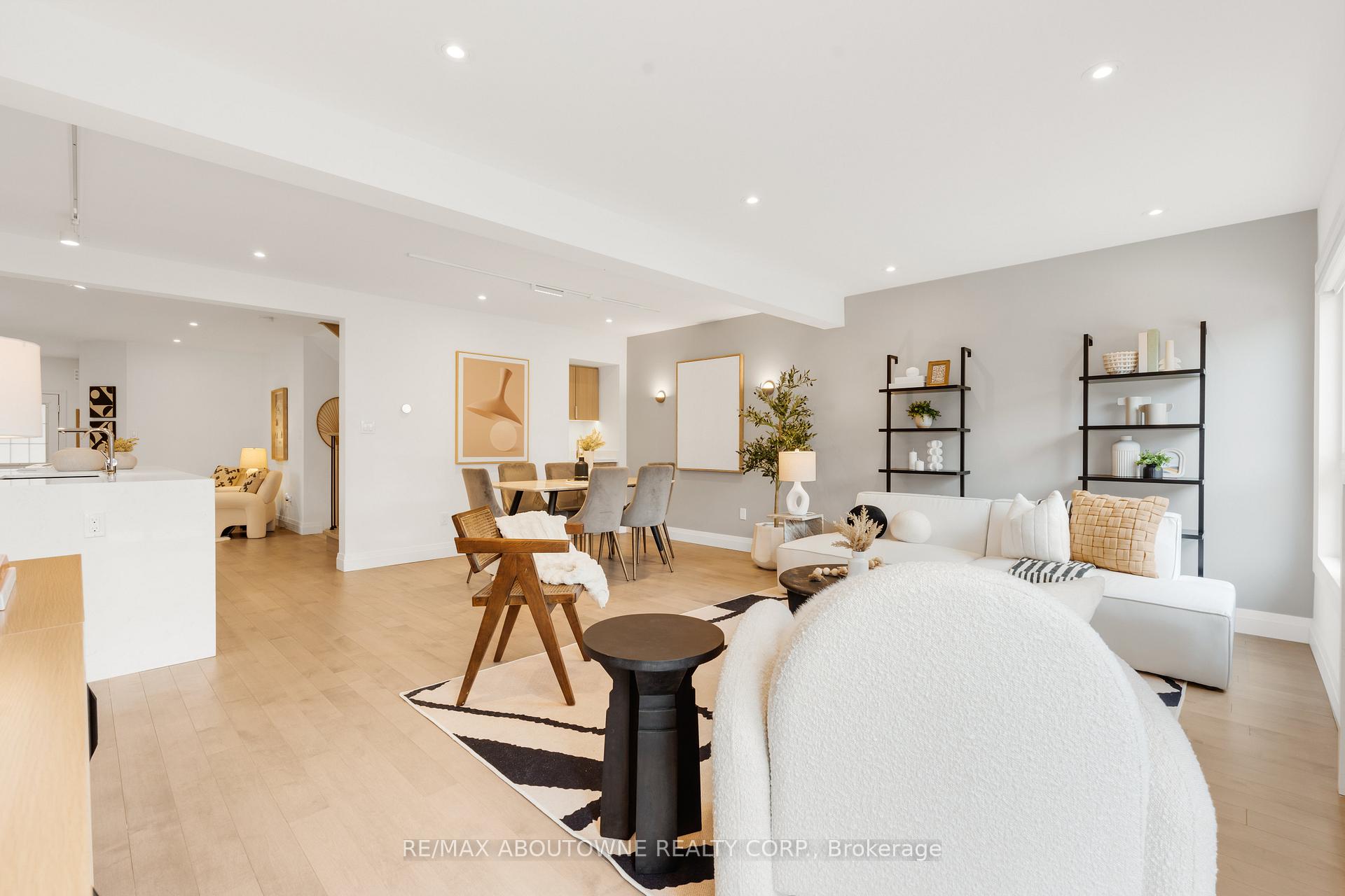 Photo 18 of 26 Starr Crescent, Aurora, Bayview Northeast — HOMEH