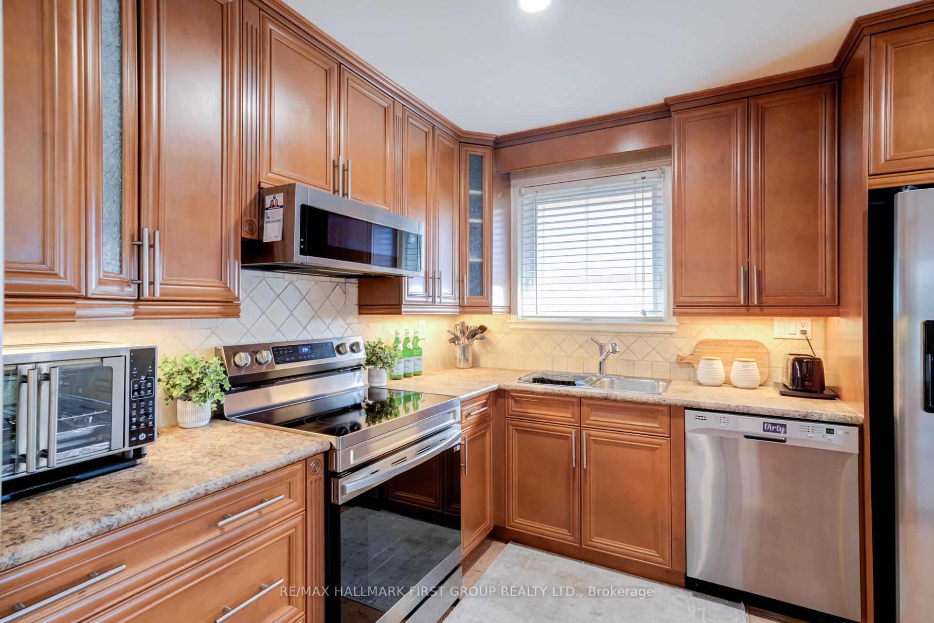 Photo 4 of 729 Cortez Avenue, Pickering, Bay Ridges — HOMEH