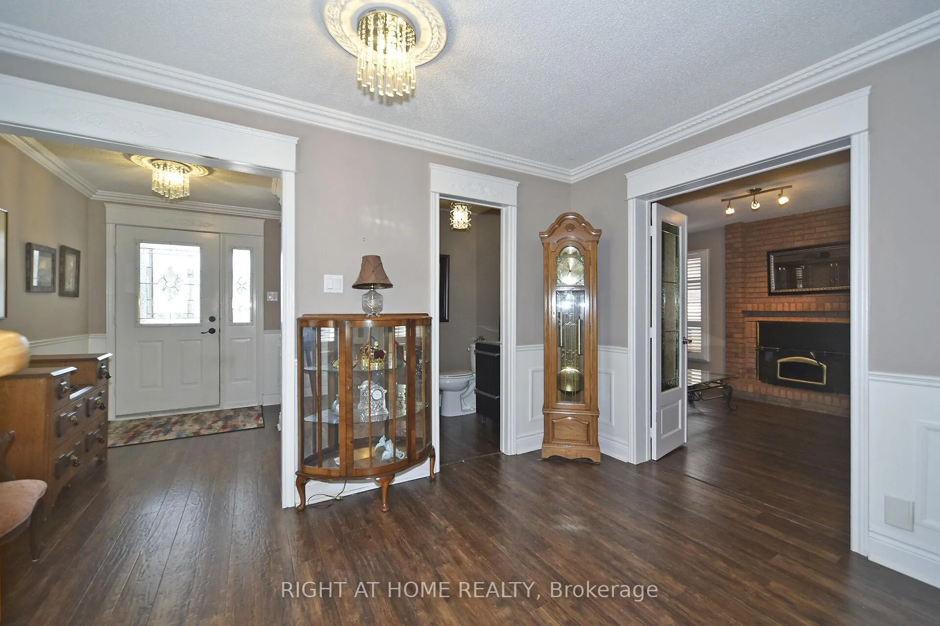 Photo 6 of 136 Oliver Lane, Vaughan, Maple — HOMEH