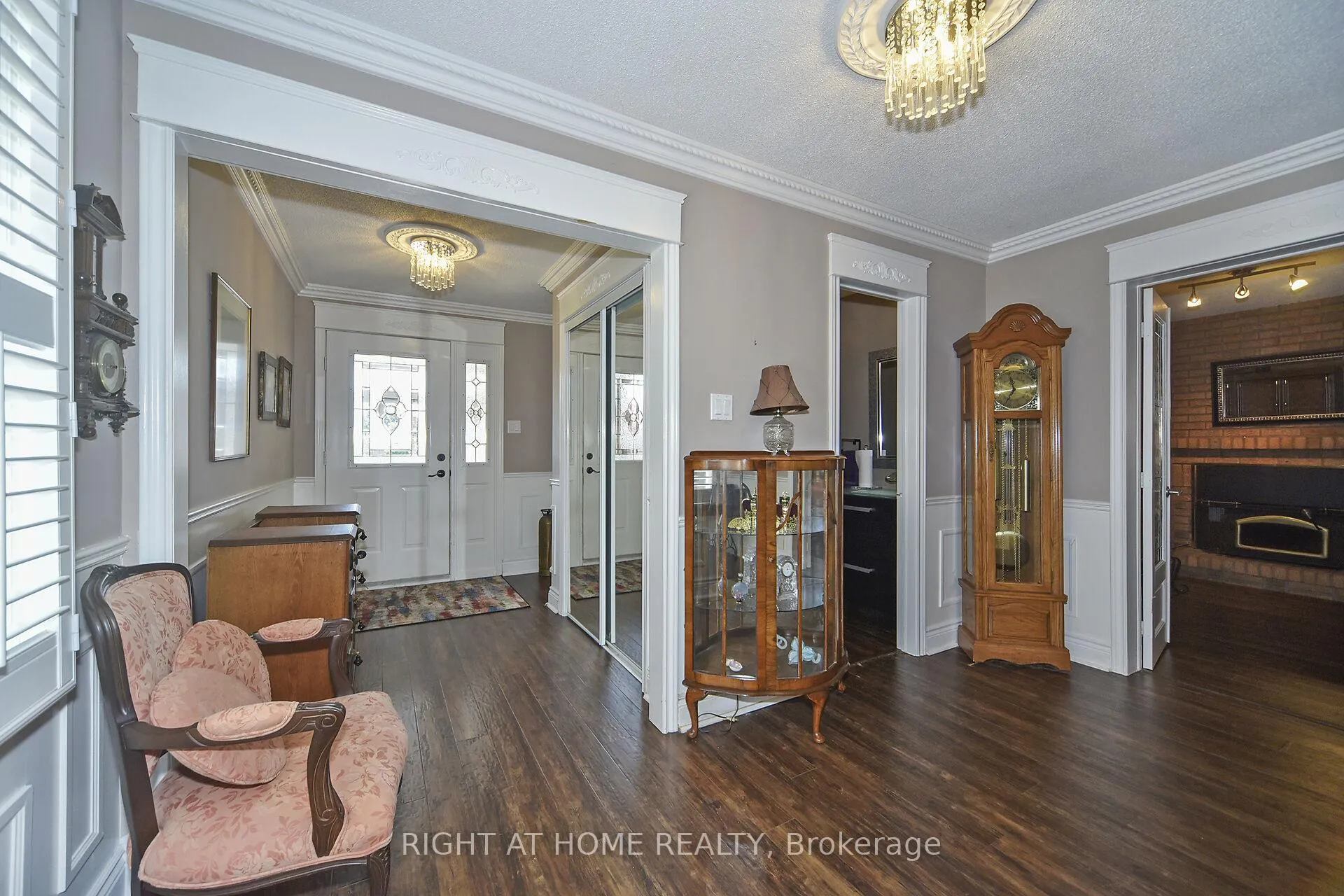 Photo 7 of 136 Oliver Lane, Vaughan, Maple — HOMEH