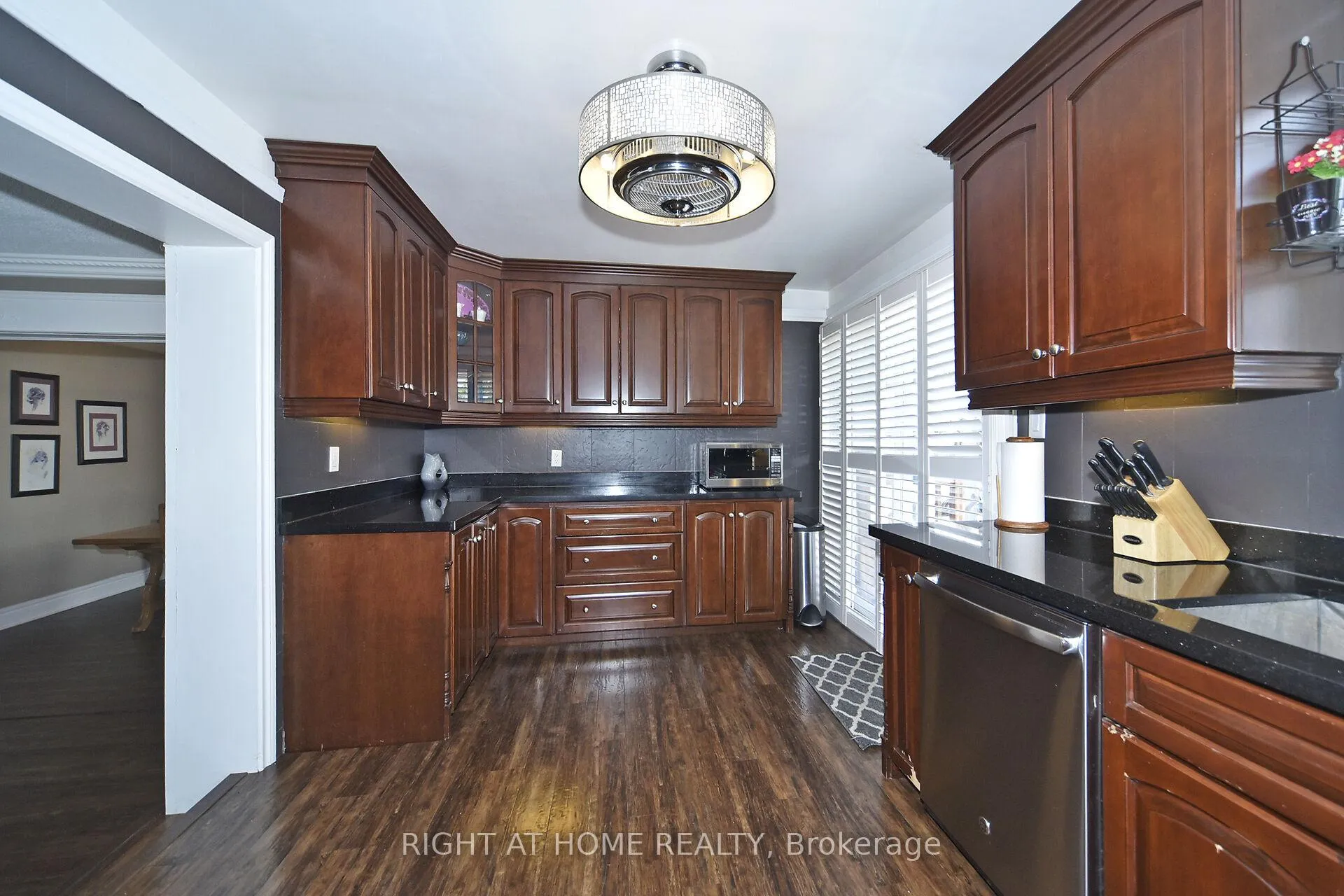 Photo 23 of 136 Oliver Lane, Vaughan, Maple — HOMEH