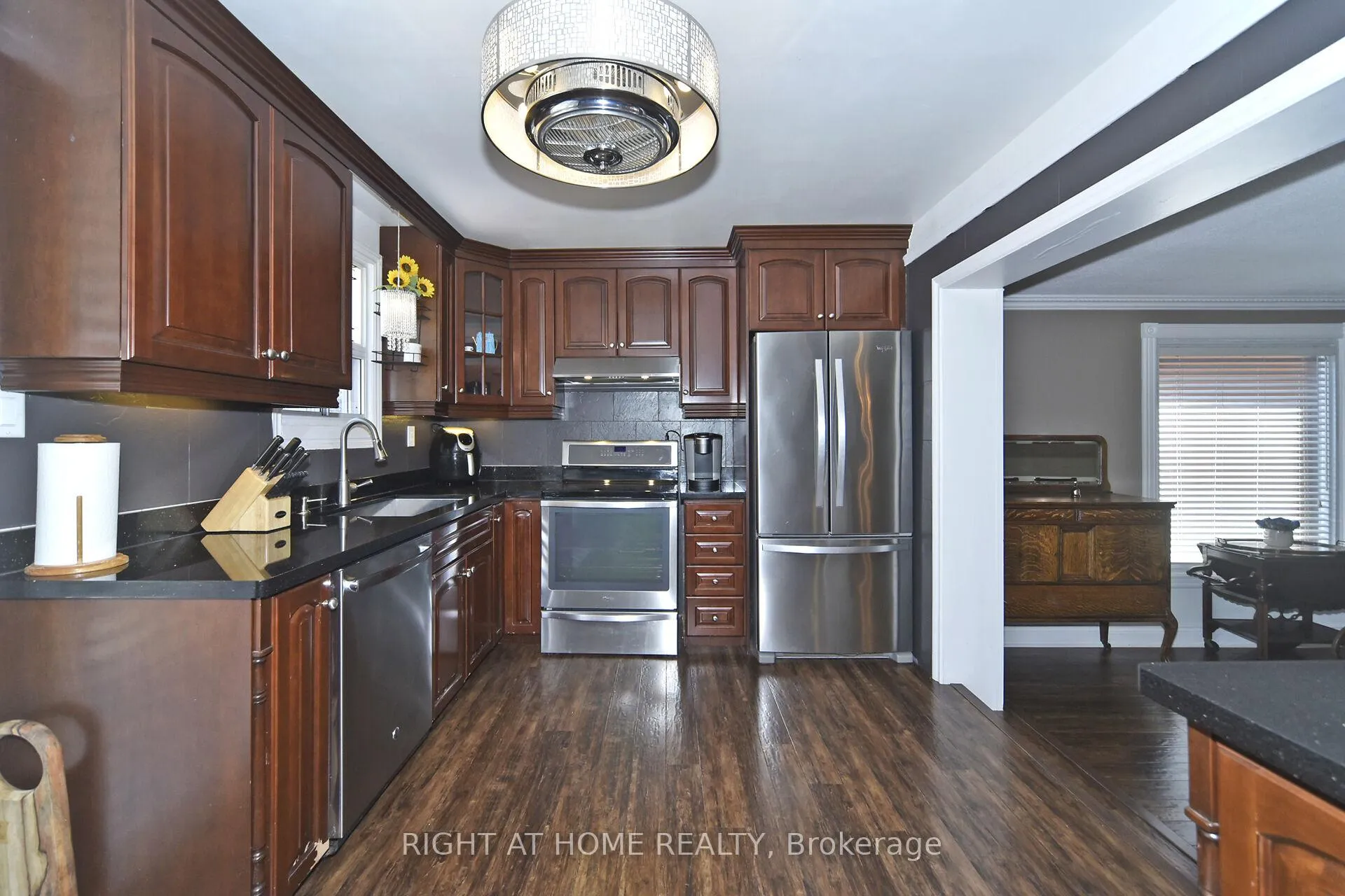 Photo 25 of 136 Oliver Lane, Vaughan, Maple — HOMEH
