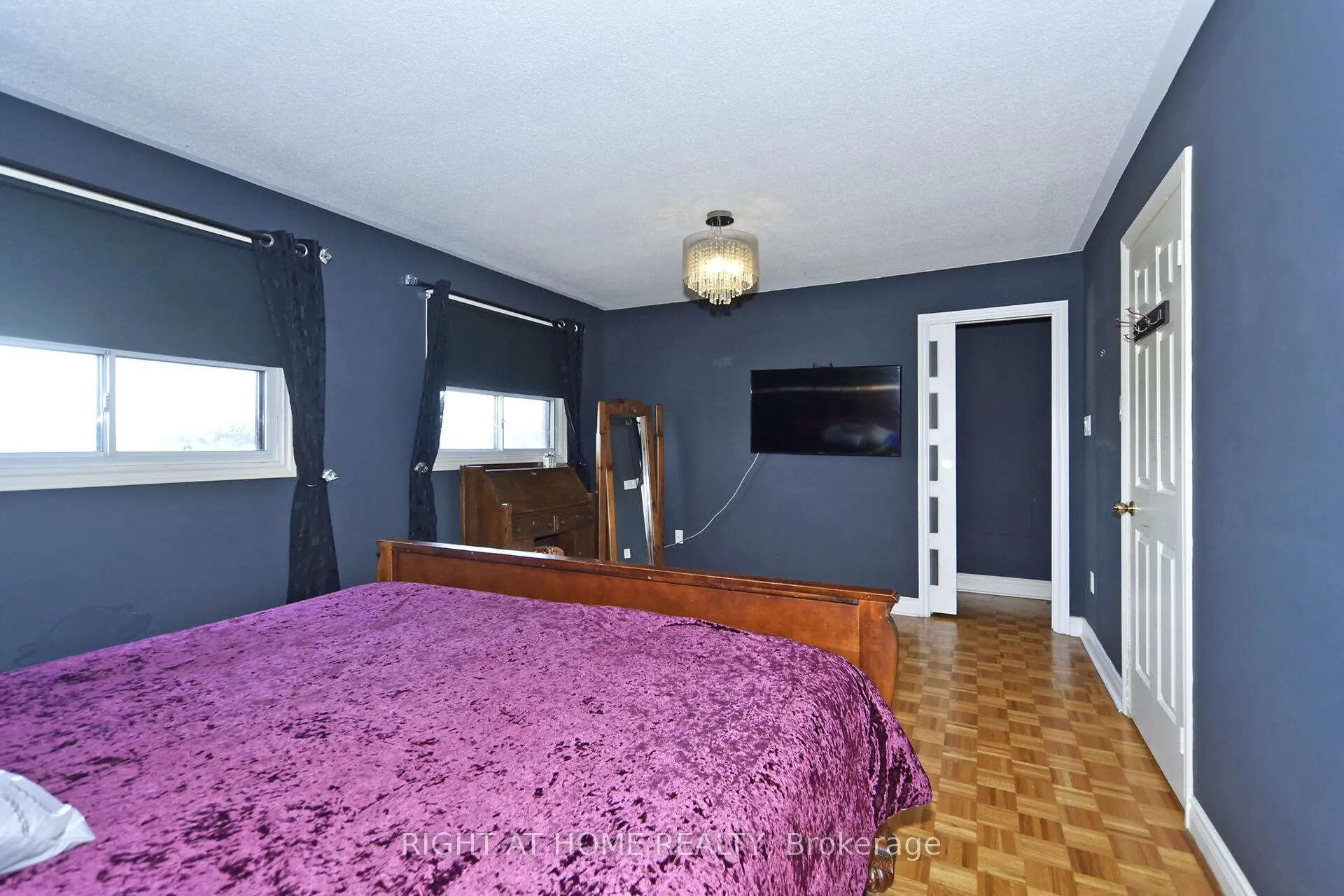 Photo 30 of 136 Oliver Lane, Vaughan, Maple — HOMEH