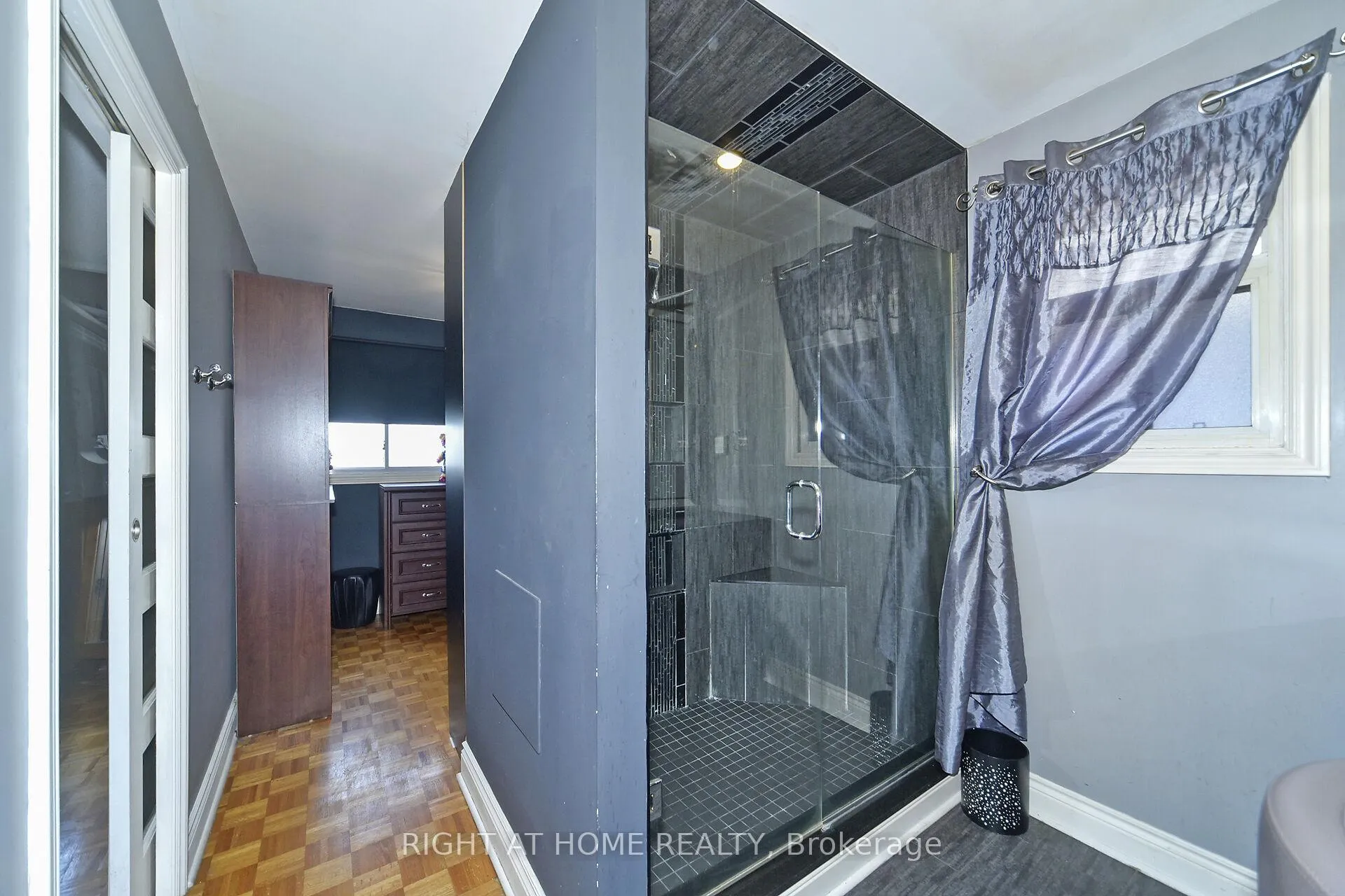 Photo 33 of 136 Oliver Lane, Vaughan, Maple — HOMEH