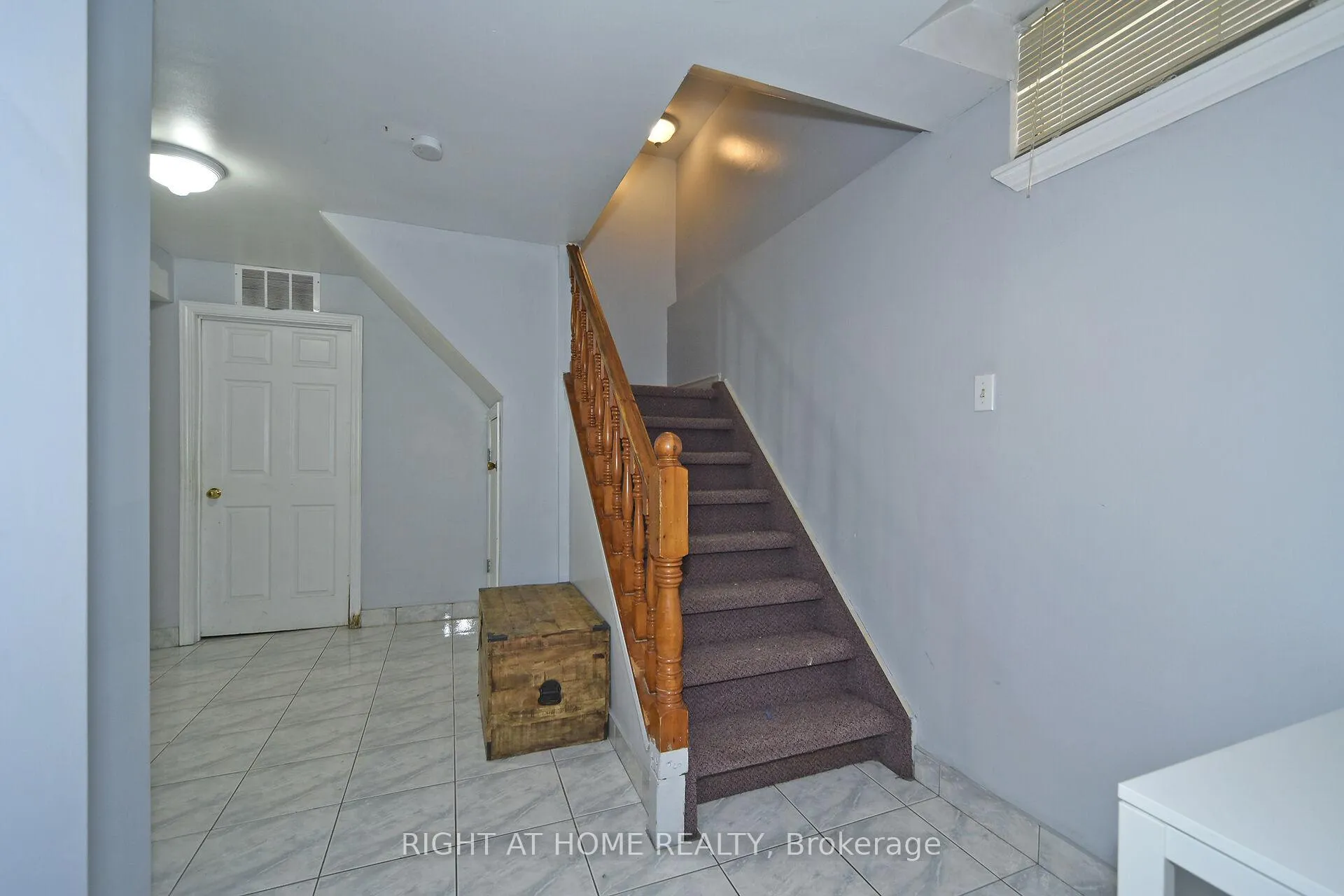 Photo 42 of 136 Oliver Lane, Vaughan, Maple — HOMEH